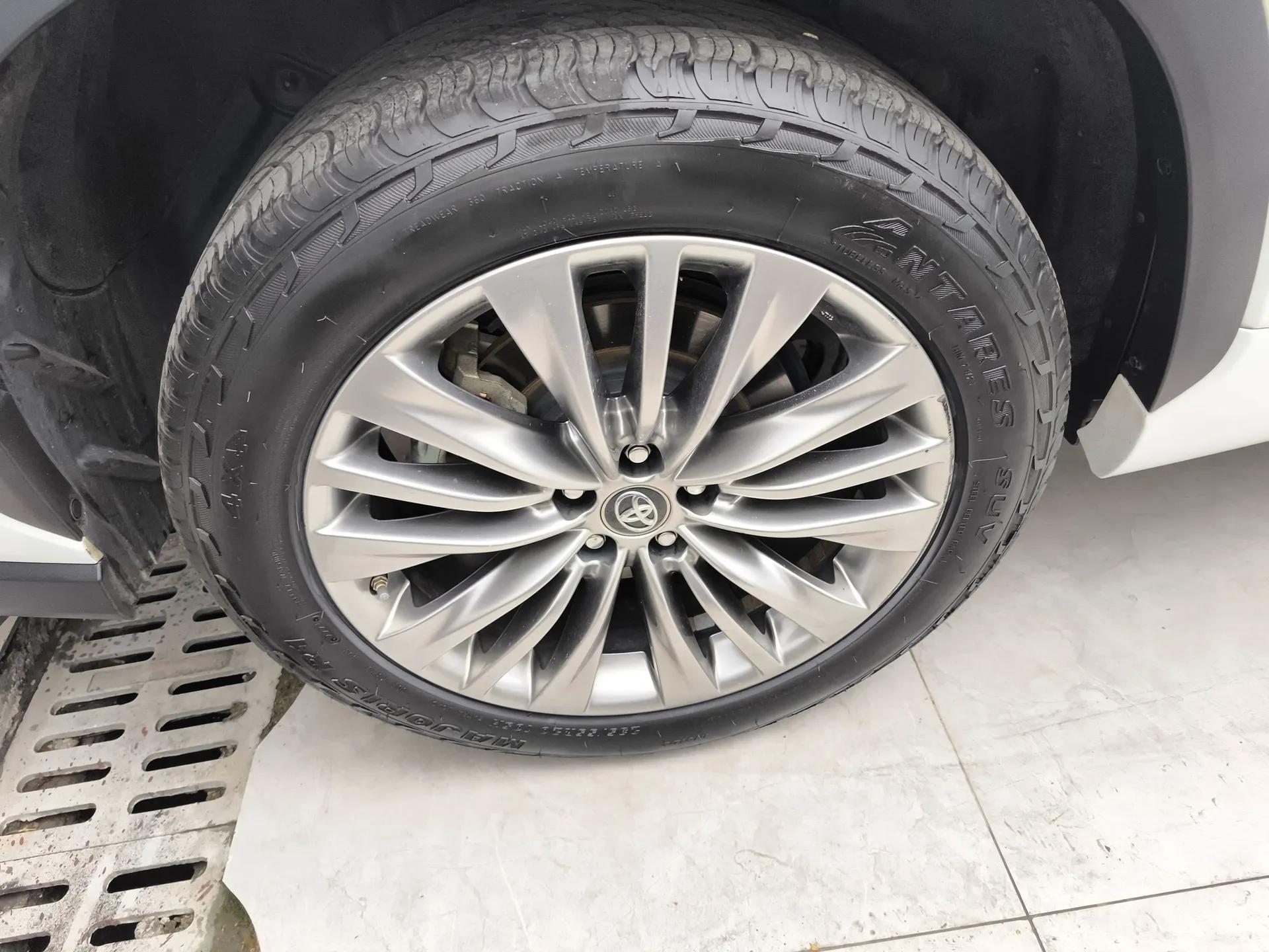 Toyota Highlander 2022 Dual-Engine 2.5L Four-Wheel Drive Prestige Version 7 Seats — миниатюра 10