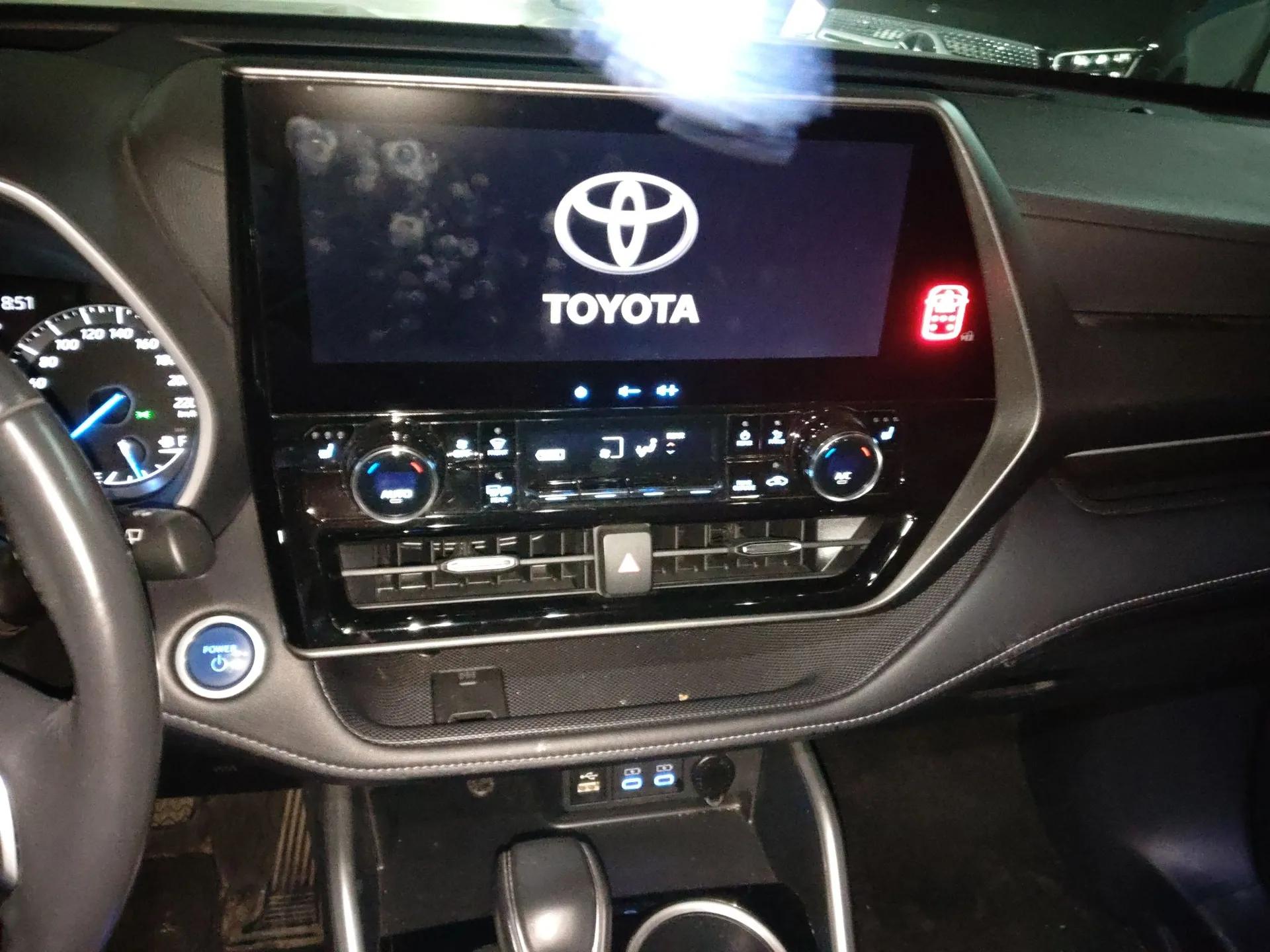 Toyota Highlander 2022 Dual-Engine 2.5L Four-Wheel Drive Prestige Version 7 Seats — миниатюра 12