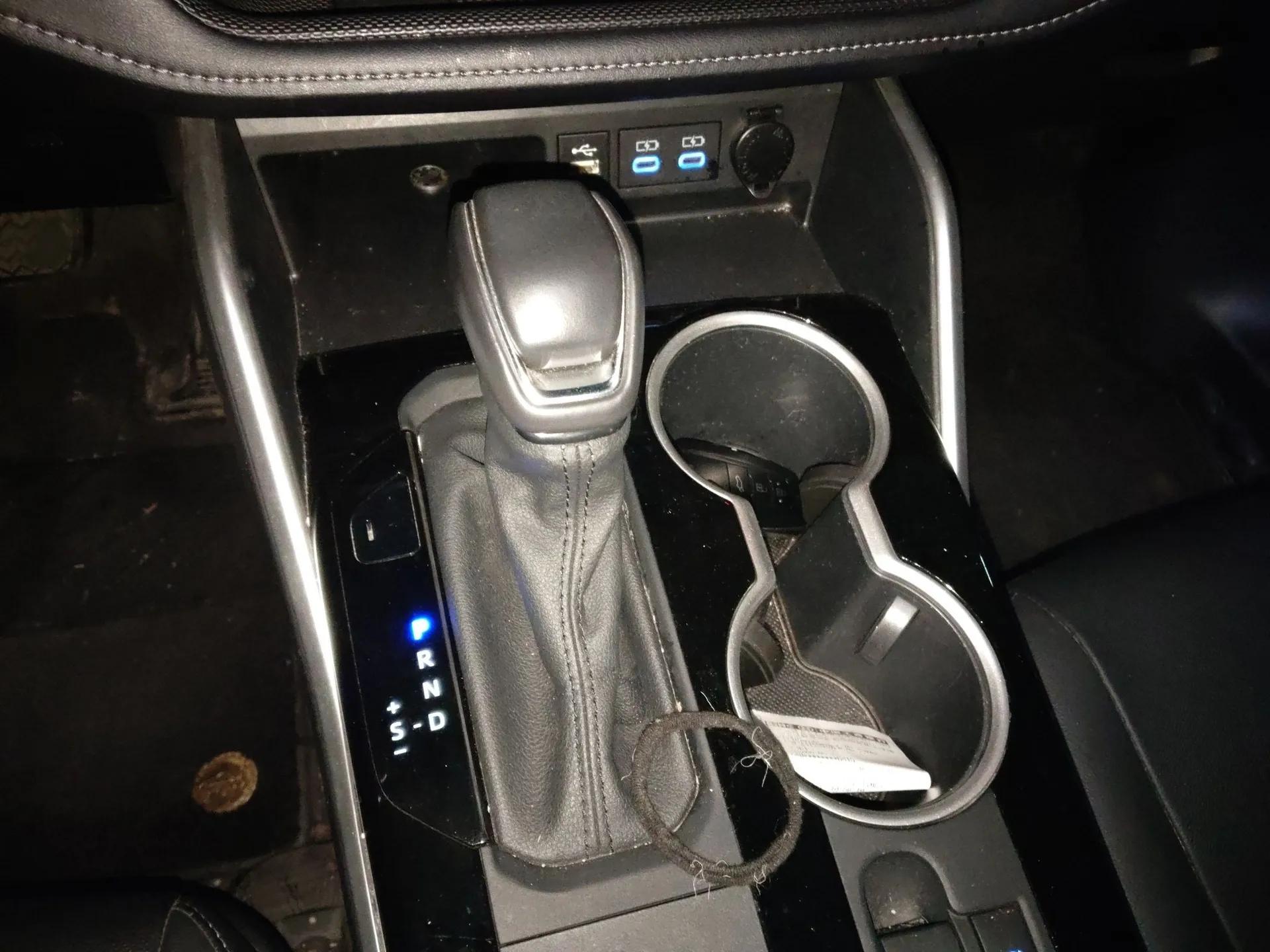 Toyota Highlander 2022 Dual-Engine 2.5L Four-Wheel Drive Prestige Version 7 Seats — миниатюра 13