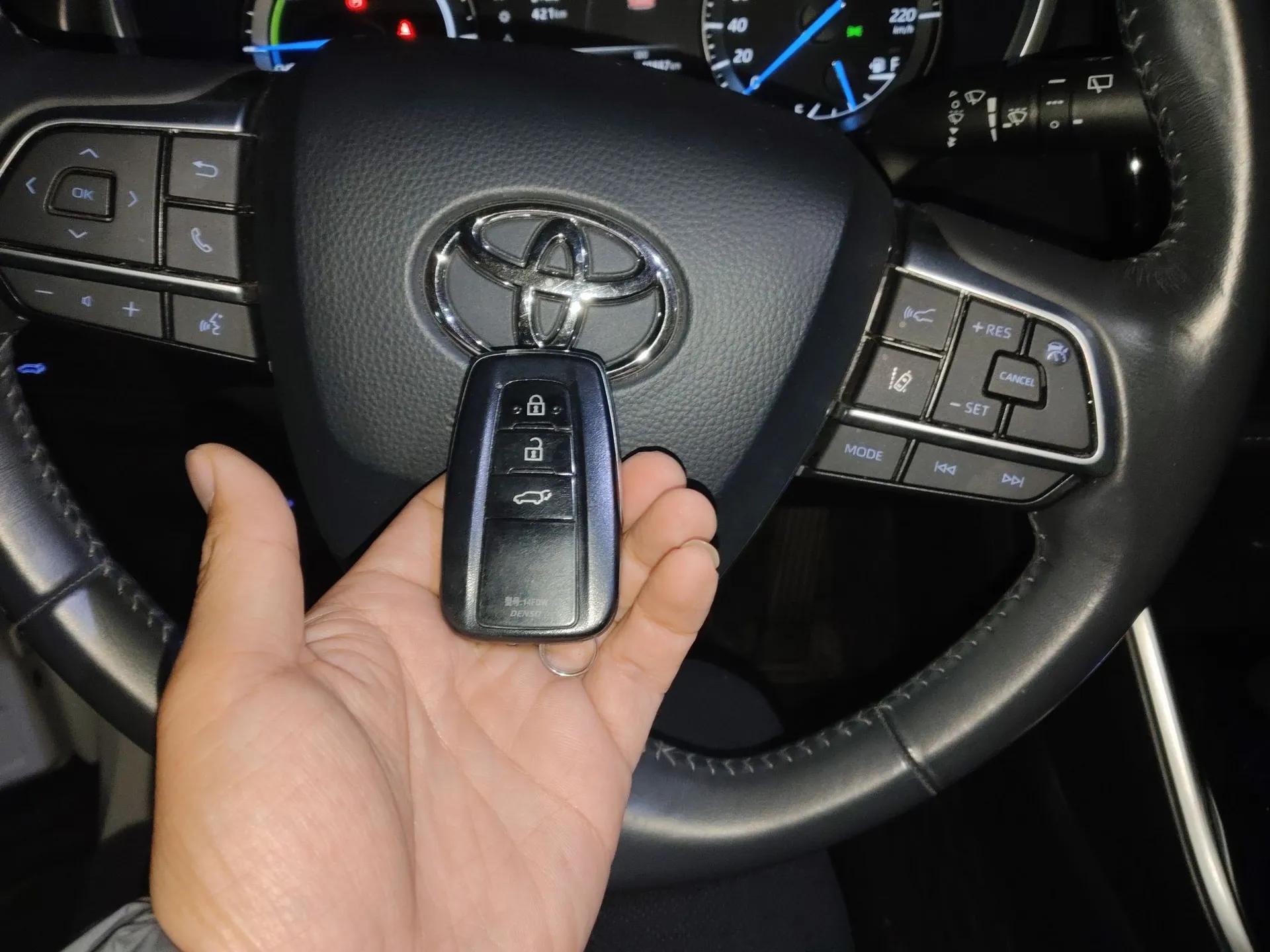Toyota Highlander 2022 Dual-Engine 2.5L Four-Wheel Drive Prestige Version 7 Seats — миниатюра 17