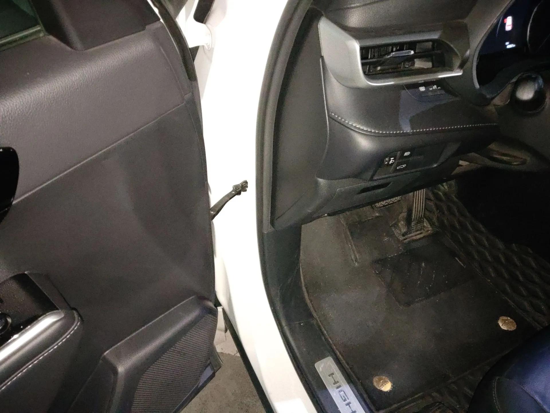 Toyota Highlander 2022 Dual-Engine 2.5L Four-Wheel Drive Prestige Version 7 Seats — миниатюра 19