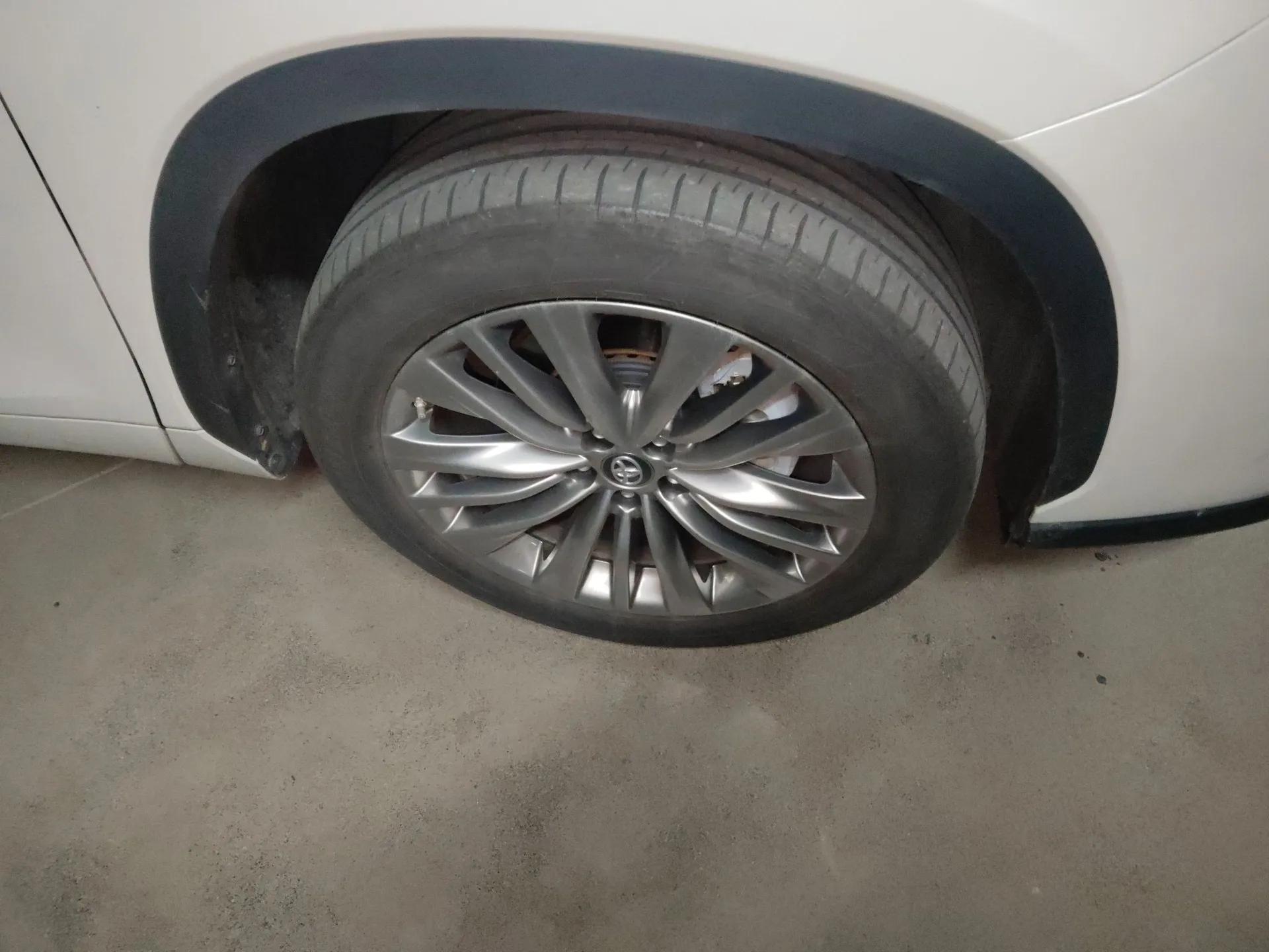 Toyota Highlander 2022 Dual-Engine 2.5L Four-Wheel Drive Prestige Version 7 Seats — миниатюра 8