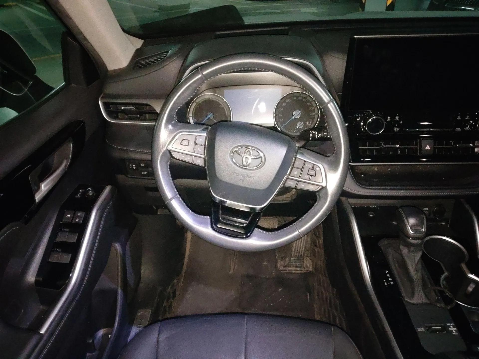 Toyota Highlander 2022 Dual-Engine 2.5L Four-Wheel Drive Prestige Version 7 Seats — миниатюра 9