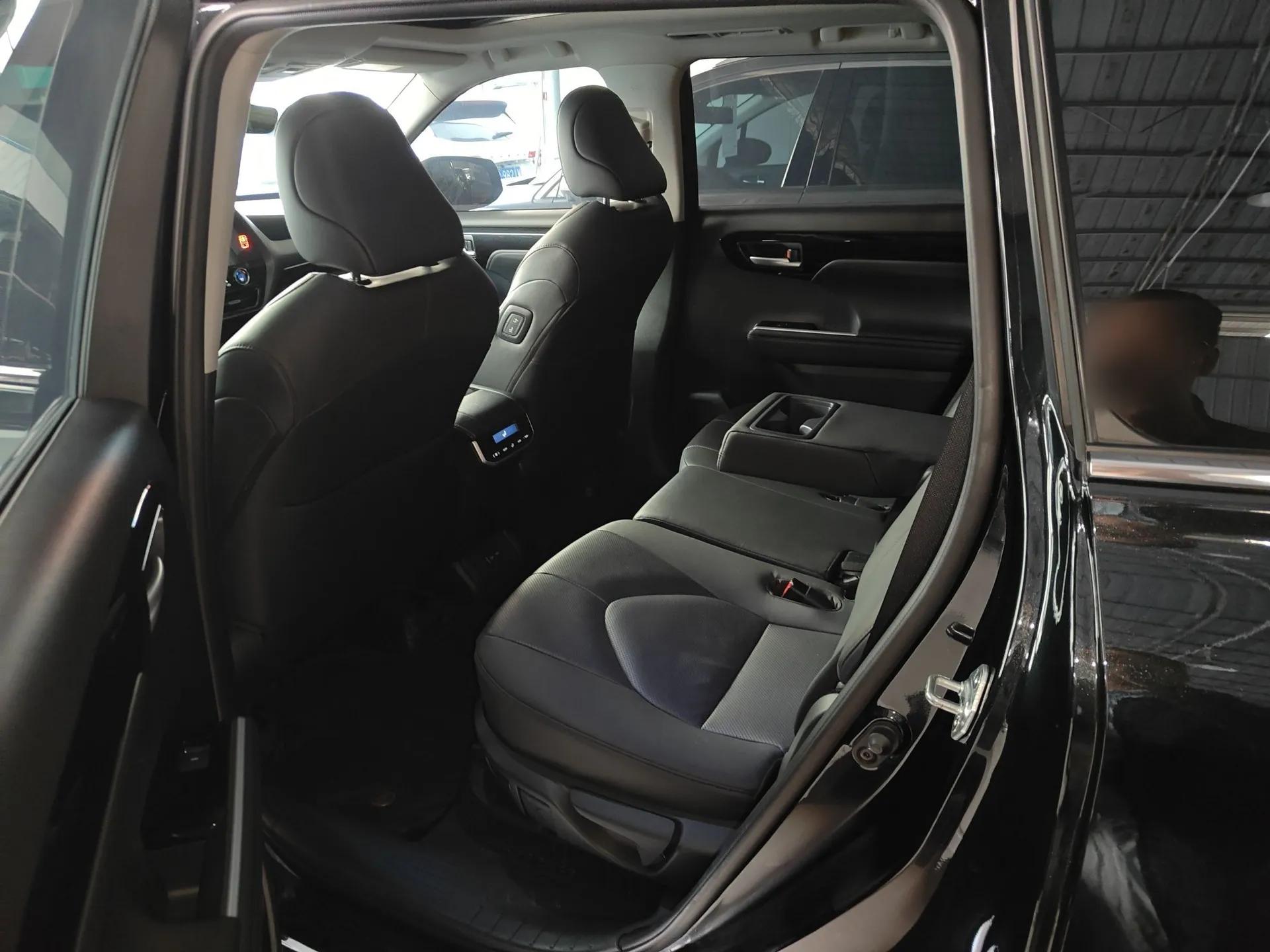 Toyota Highlander 2024 2.5L Smart Electric Hybrid Dual-Motor Two-Wheel Drive Luxury Version 7 Seats — миниатюра 22