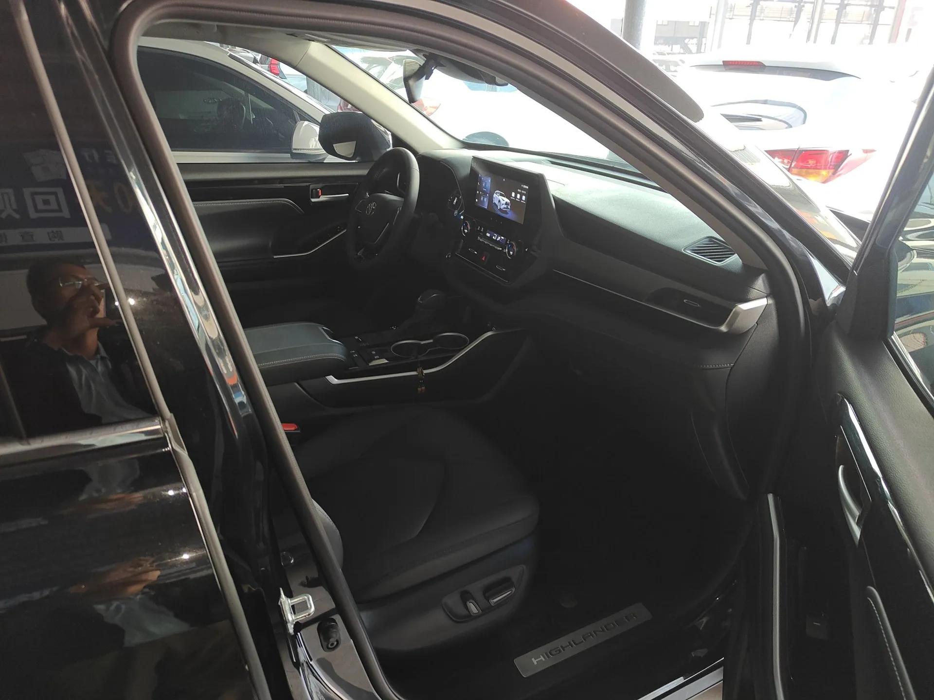 Toyota Highlander 2024 2.5L Smart Electric Hybrid Dual-Motor Two-Wheel Drive Luxury Version 7 Seats — миниатюра 23