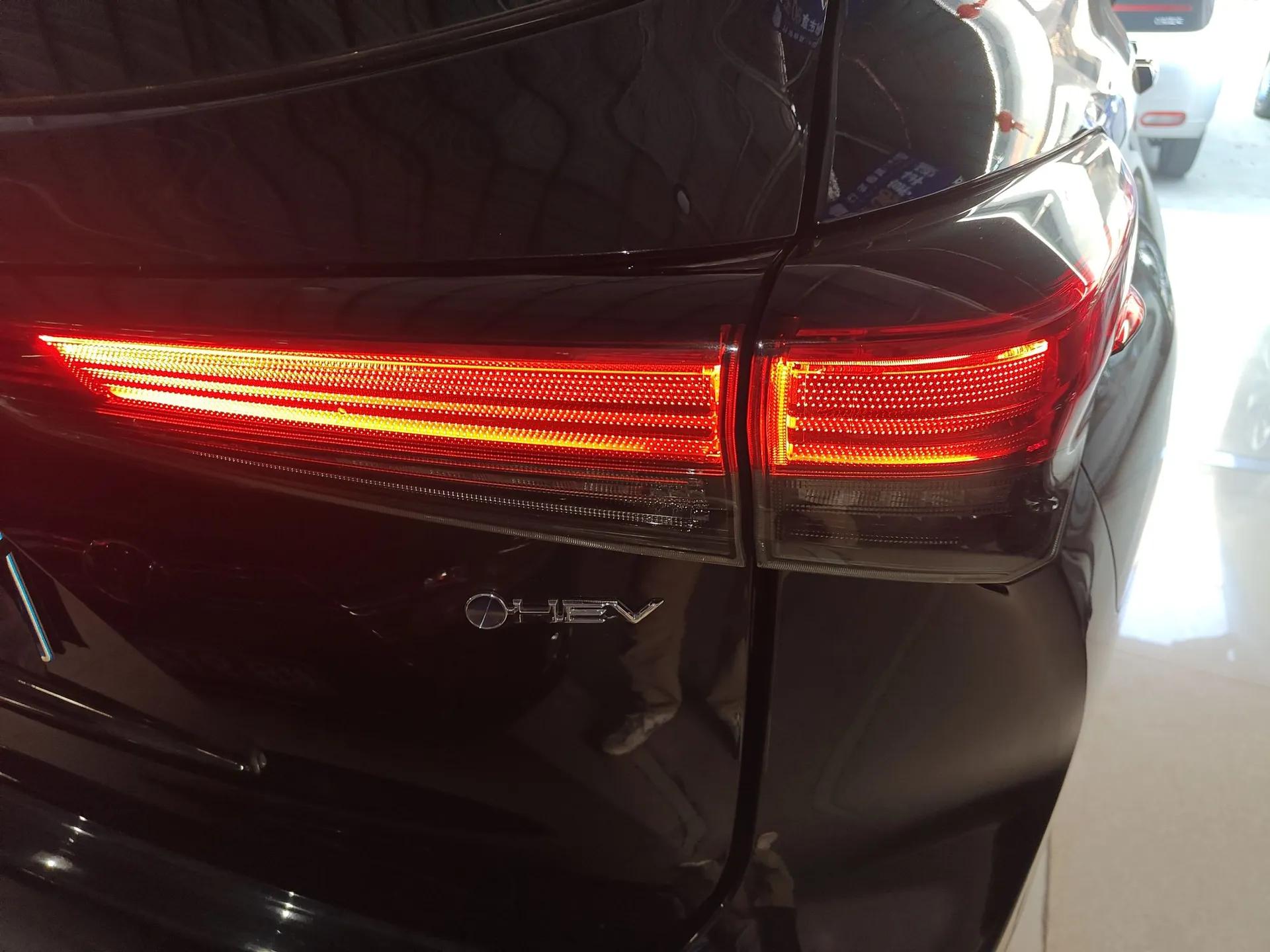 Toyota Highlander 2024 2.5L Smart Electric Hybrid Dual-Motor Two-Wheel Drive Luxury Version 7 Seats — миниатюра 8