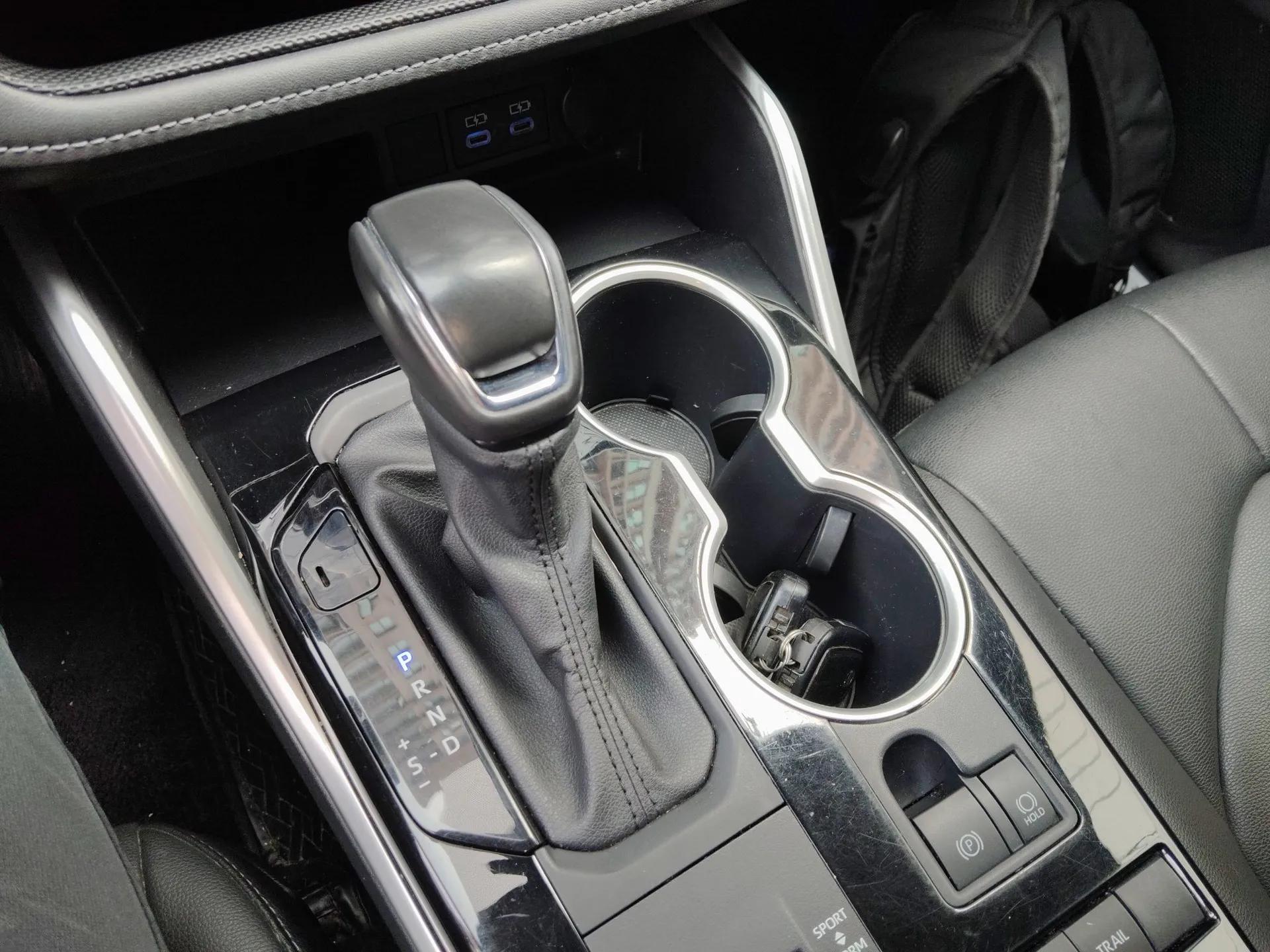 Toyota Highlander 2022 Dual-Engine 2.5L Four-Wheel Drive Luxury Edition 7 Seats — миниатюра 17