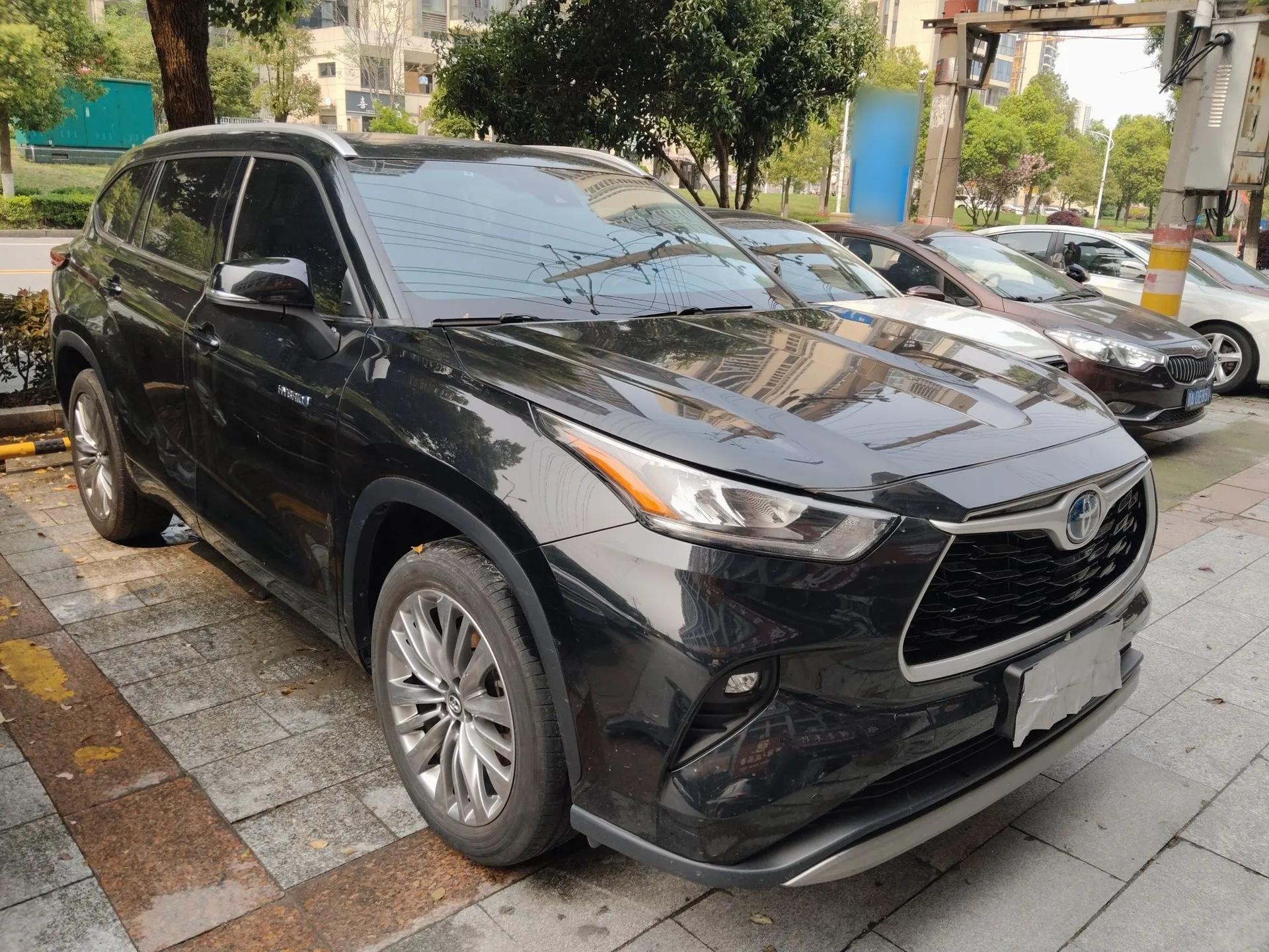 Toyota Highlander 2022 Dual-Engine 2.5L Four-Wheel Drive Luxury Edition 7 Seats — миниатюра 3