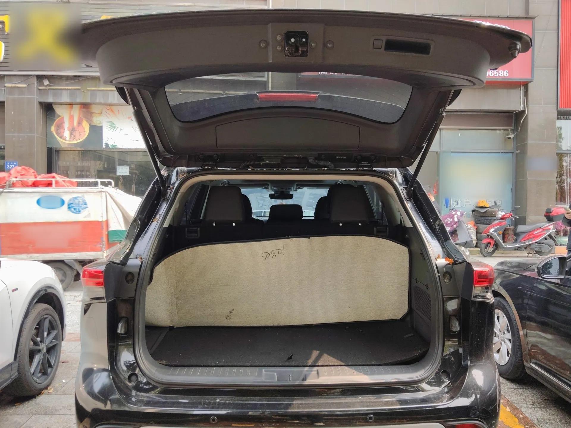 Toyota Highlander 2022 Dual-Engine 2.5L Four-Wheel Drive Luxury Edition 7 Seats — миниатюра 22
