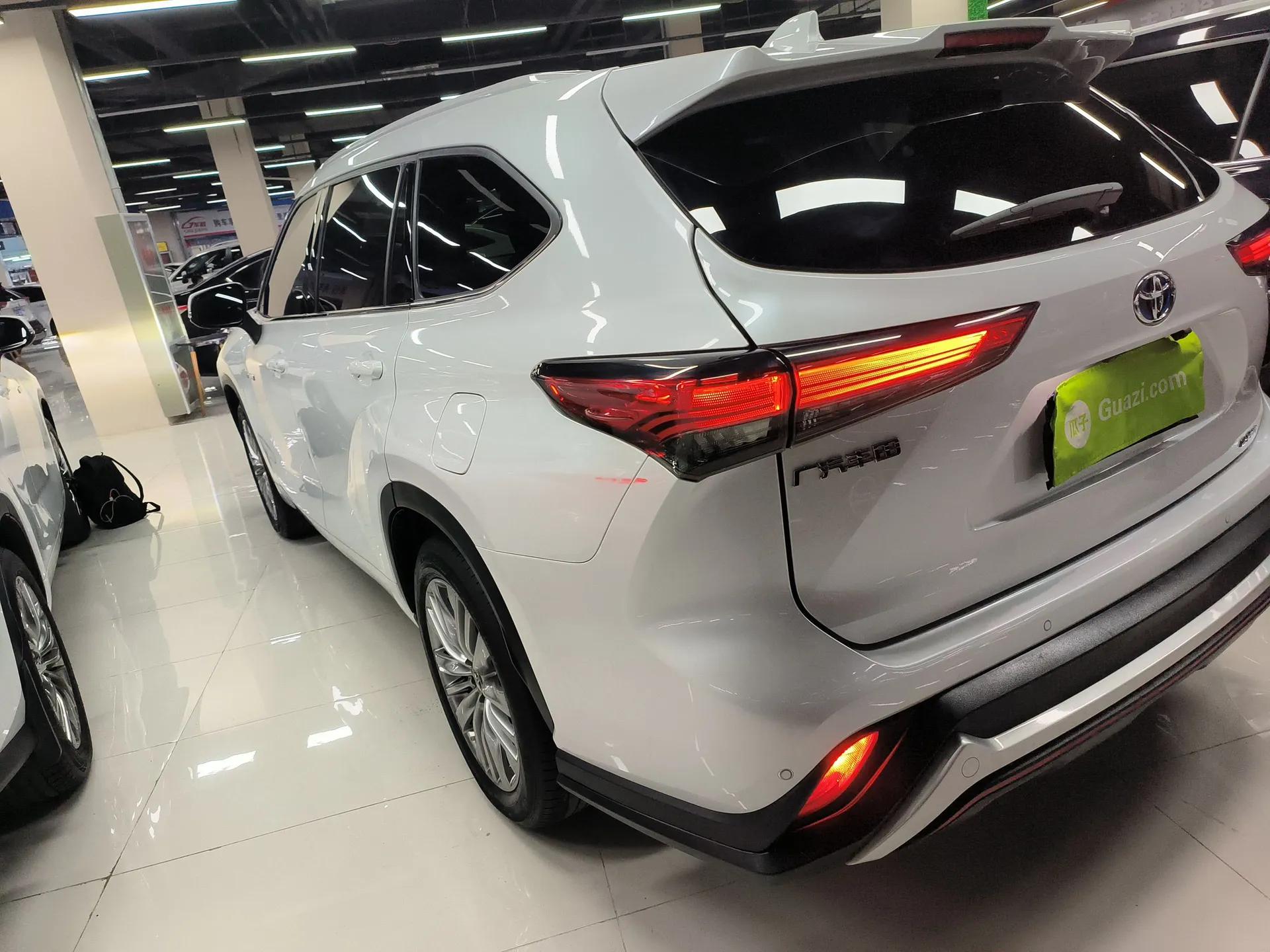 Toyota Highlander 2022 Dual-Engine 2.5L Four-Wheel Drive Prestige Version 7 Seats — миниатюра 4