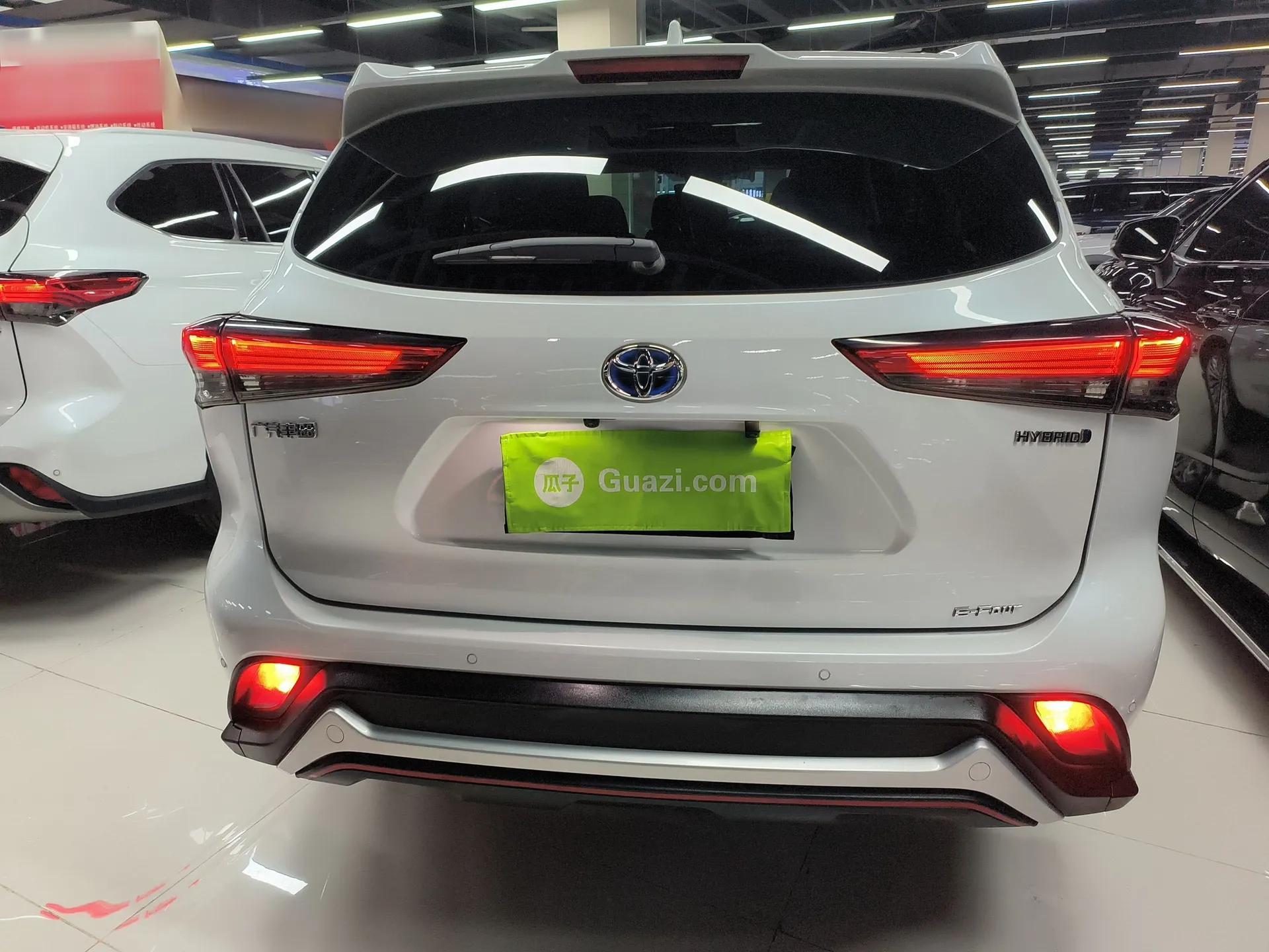 Toyota Highlander 2022 Dual-Engine 2.5L Four-Wheel Drive Prestige Version 7 Seats — миниатюра 5