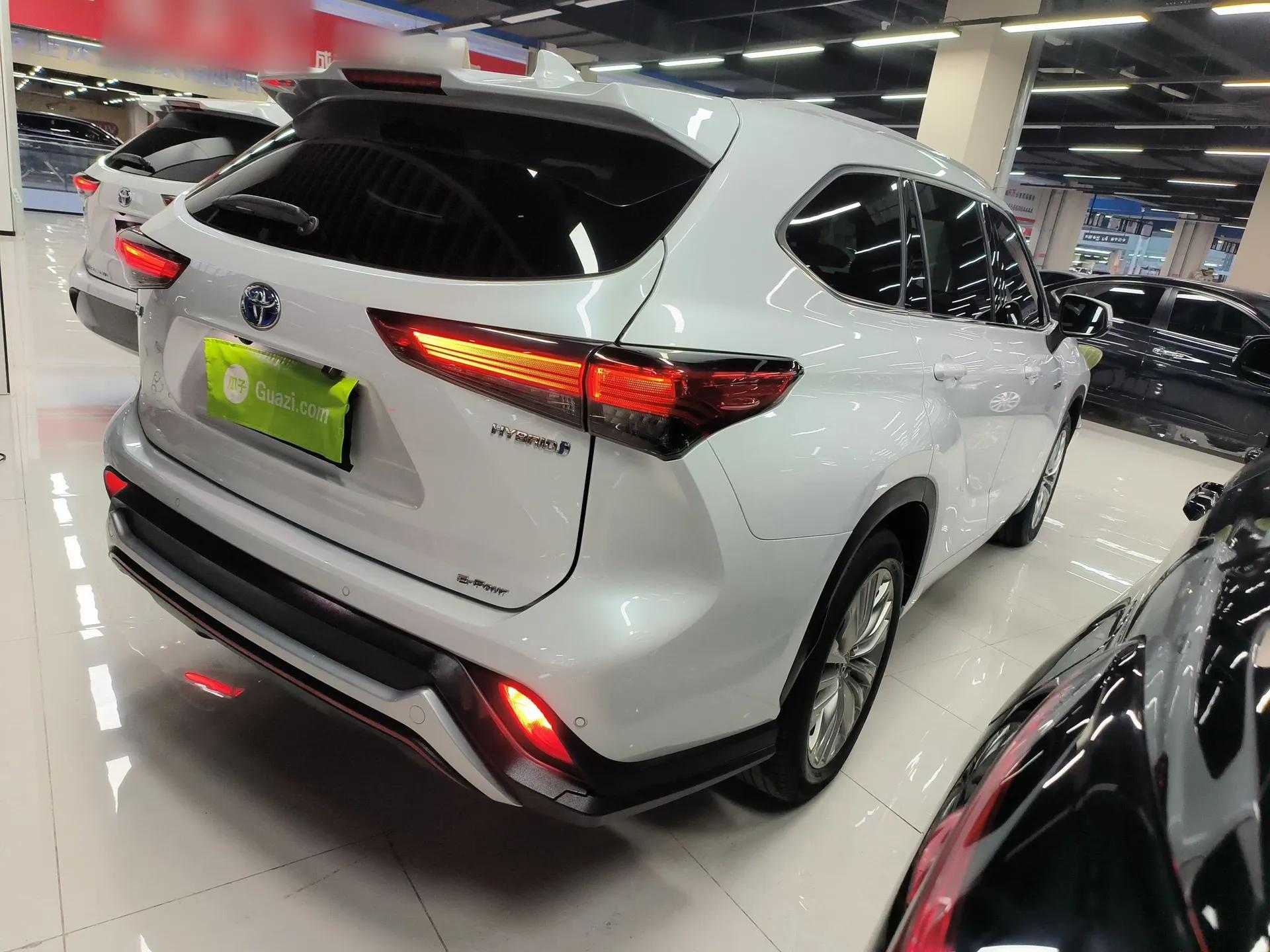 Toyota Highlander 2022 Dual-Engine 2.5L Four-Wheel Drive Prestige Version 7 Seats — миниатюра 6