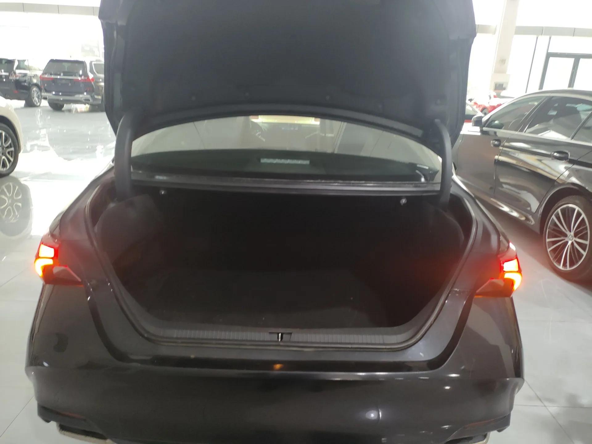 Toyota Avalon 2022 2.0L Luxury Edition — миниатюра 21