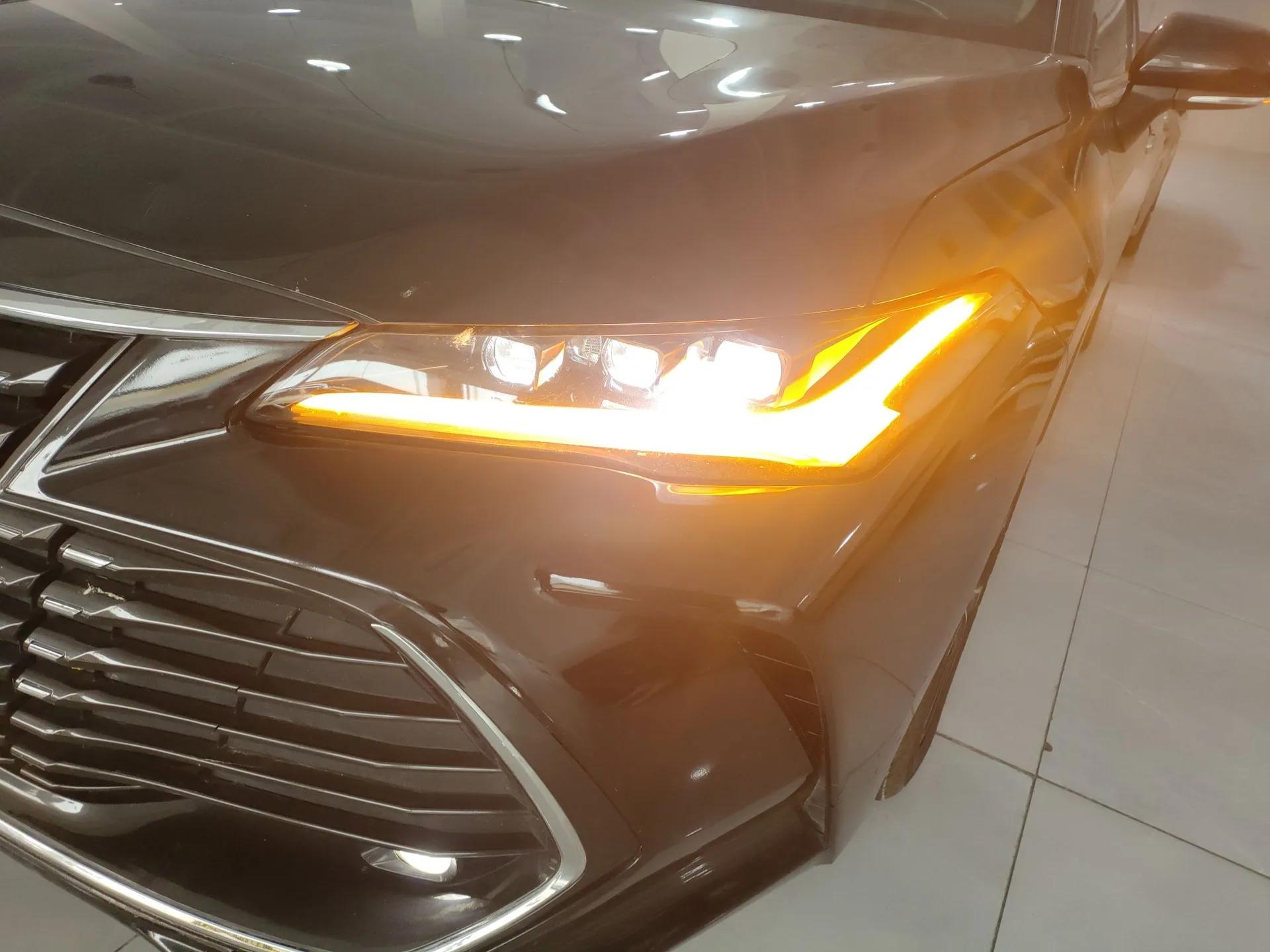 Toyota Avalon 2022 2.0L Luxury Edition — миниатюра 5