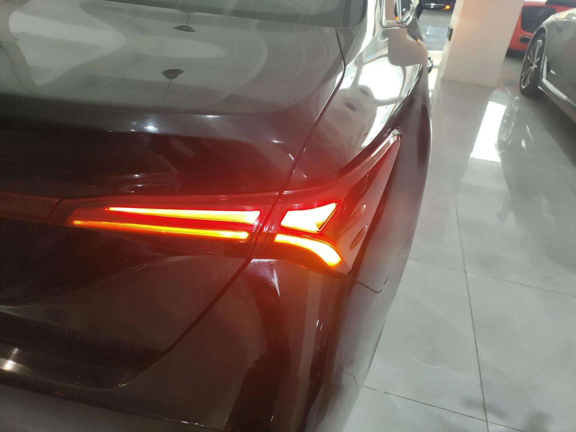 Toyota Avalon 2022 2.0L Luxury Edition — миниатюра 8