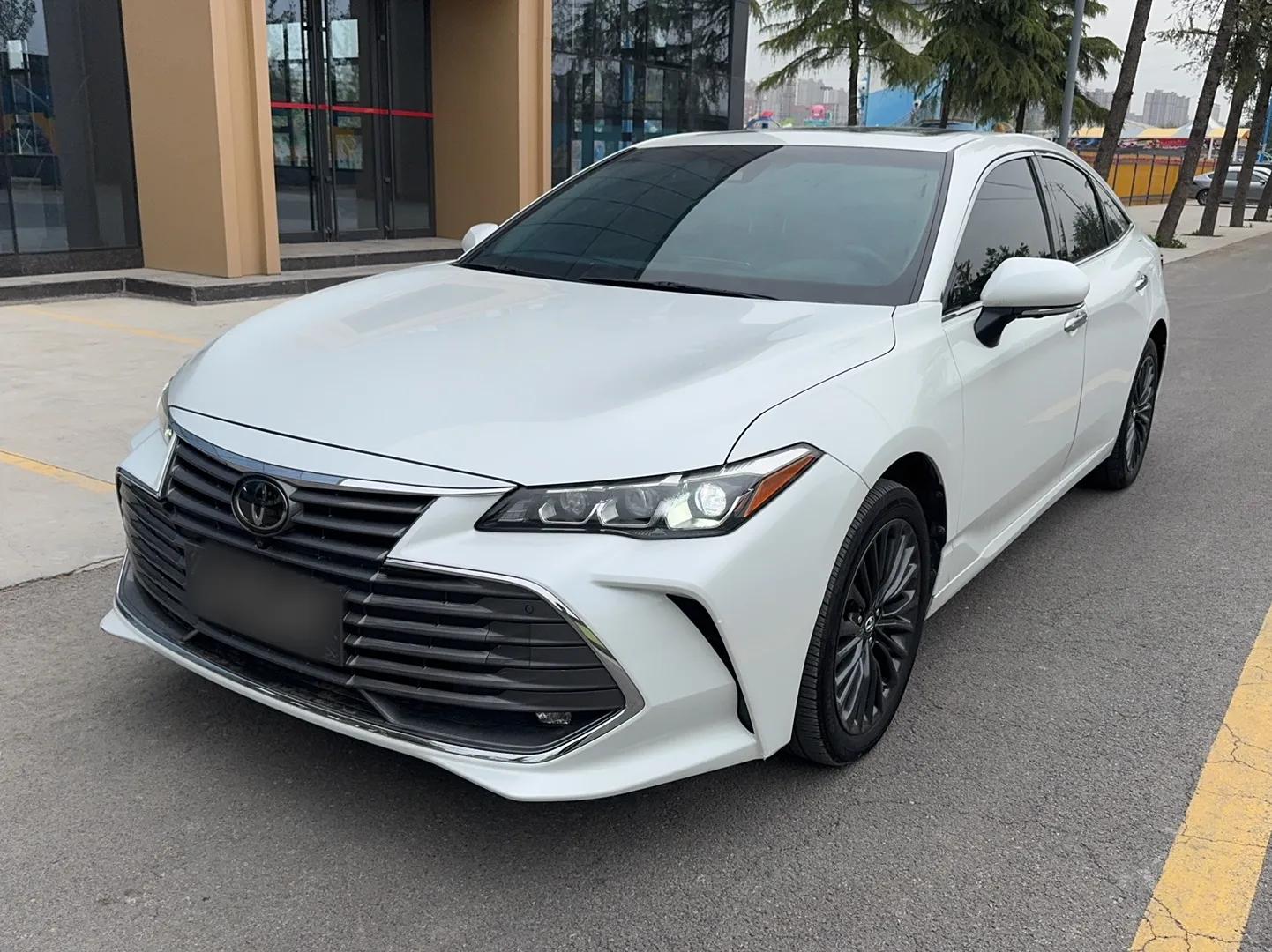 Toyota Avalon 2019 2.0L XLE Premium Edition China VI — миниатюра 1
