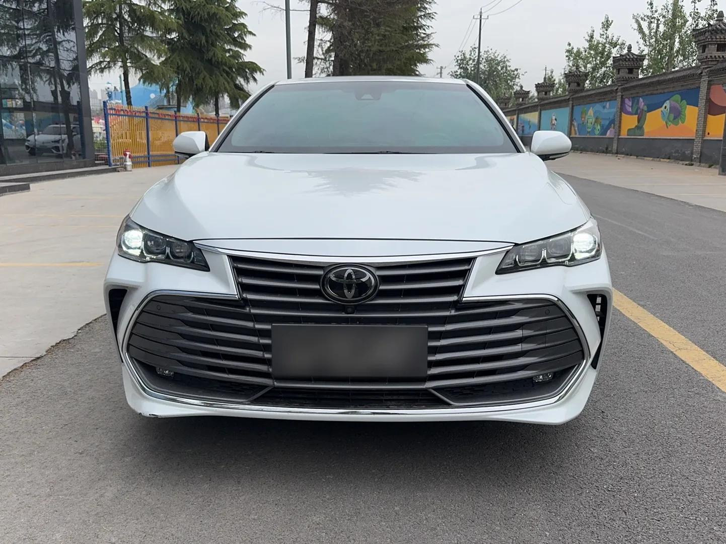 Toyota Avalon 2019 2.0L XLE Premium Edition China VI — миниатюра 2