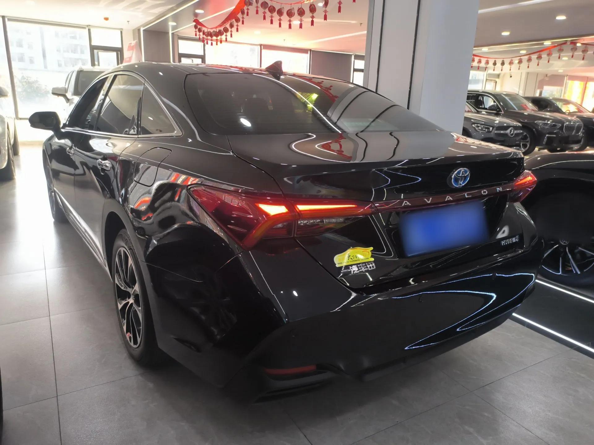 Toyota Avalon 2022 Dual-Engine 2.5L Luxury Edition — миниатюра 4