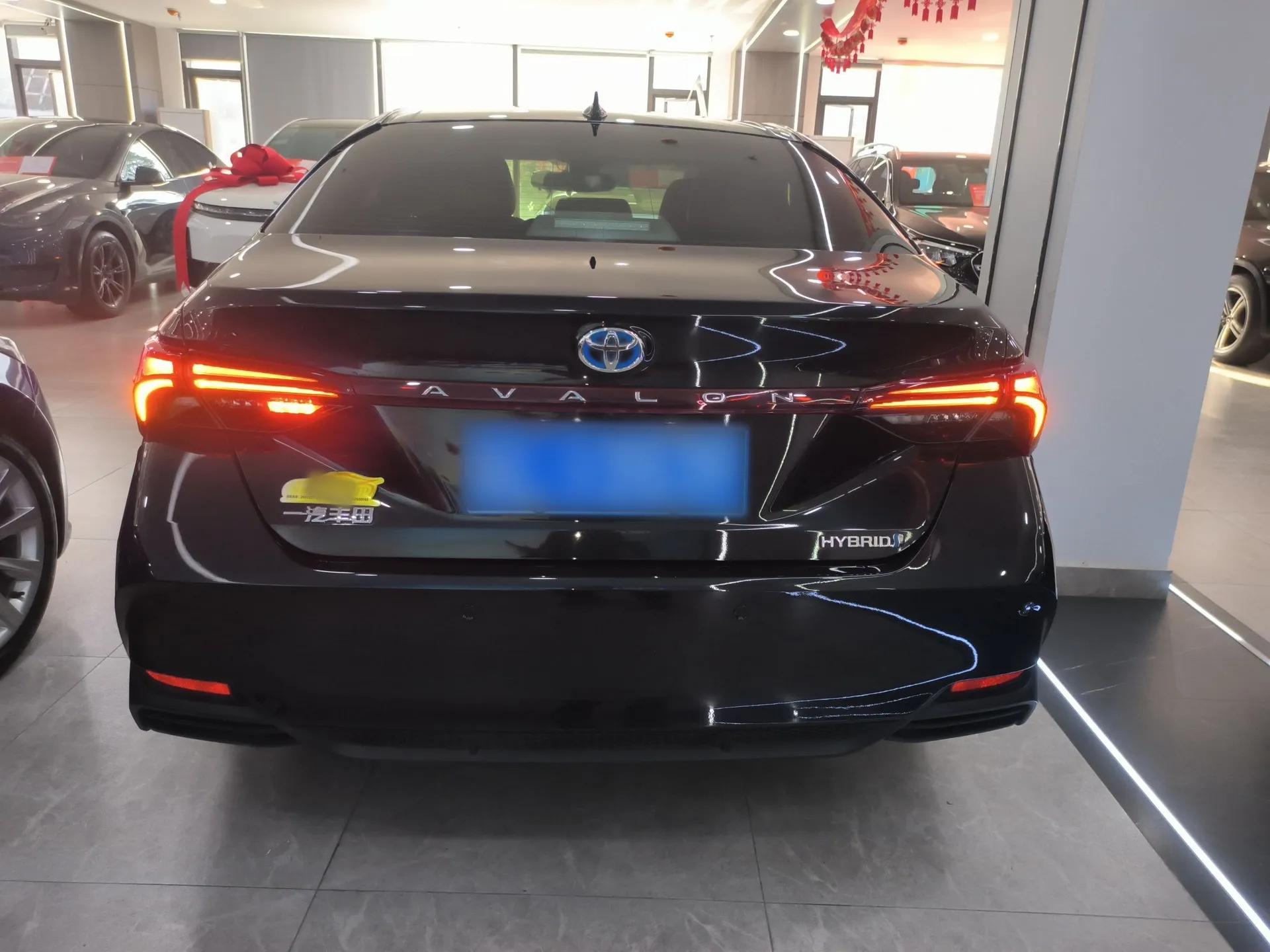 Toyota Avalon 2022 Dual-Engine 2.5L Luxury Edition — миниатюра 5