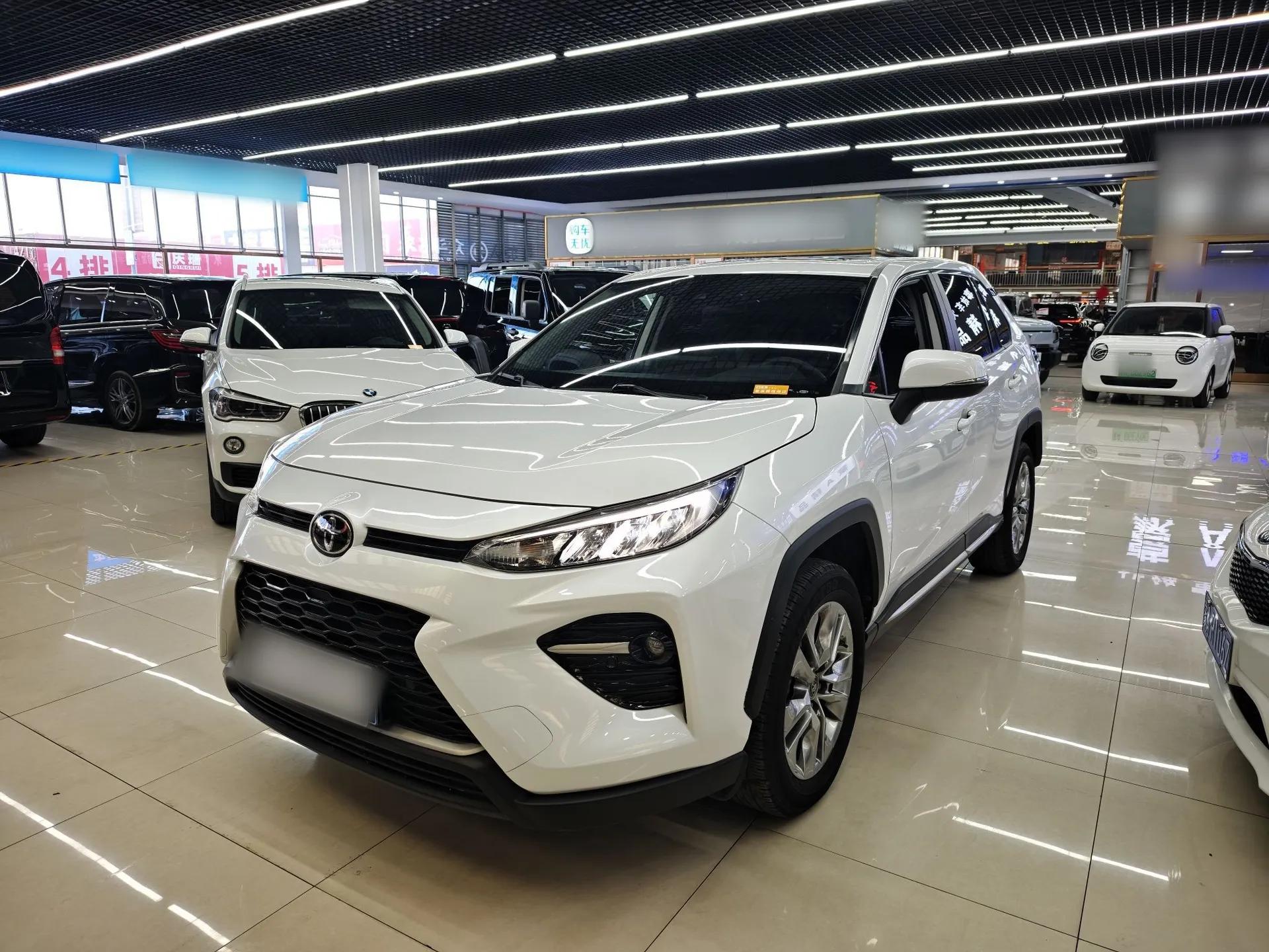 Toyota Wildlander 2021 2.0L CVT Two-Wheel Drive Luxury Edition — миниатюра 1