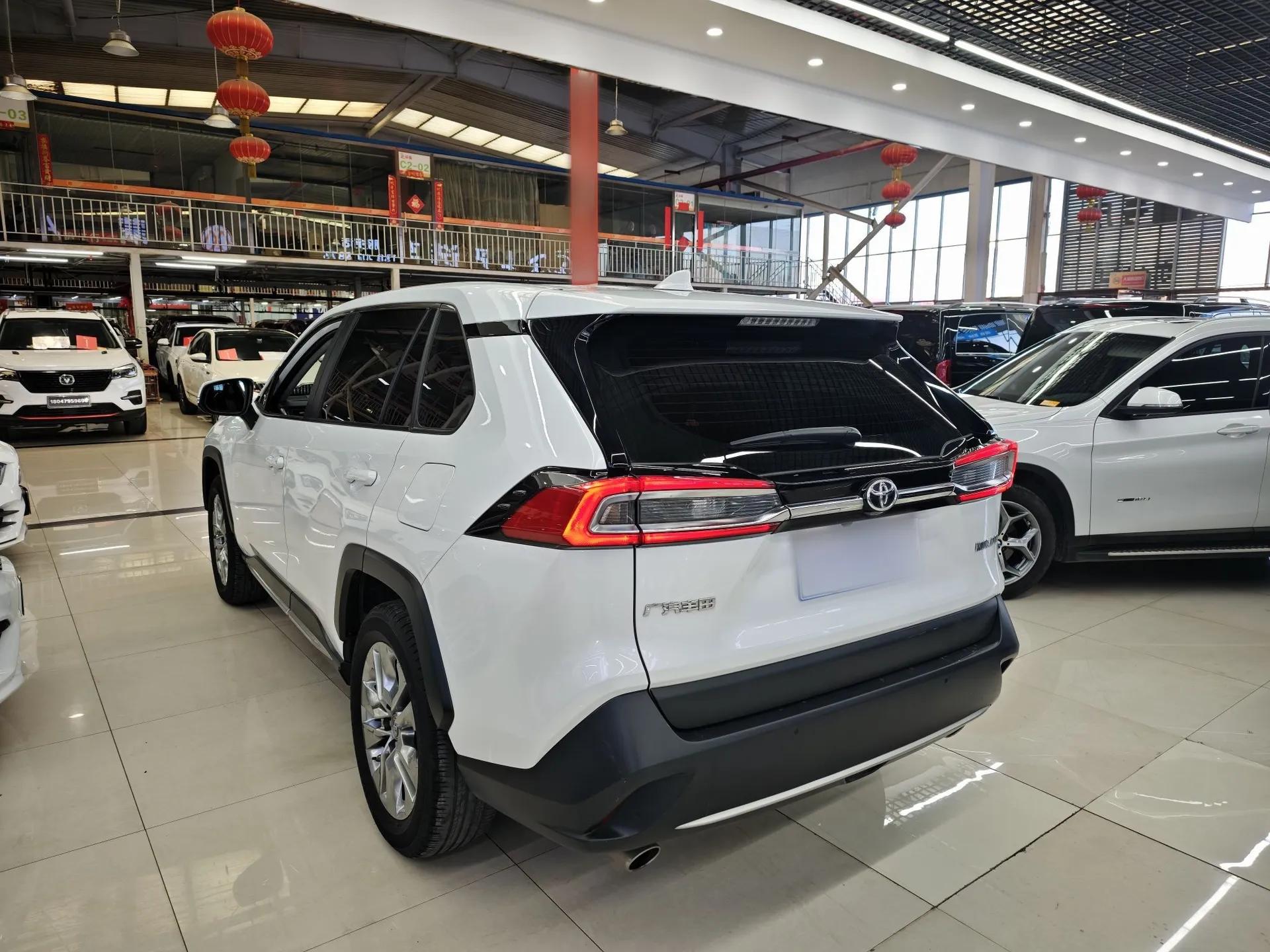 Toyota Wildlander 2021 2.0L CVT Two-Wheel Drive Luxury Edition — миниатюра 13