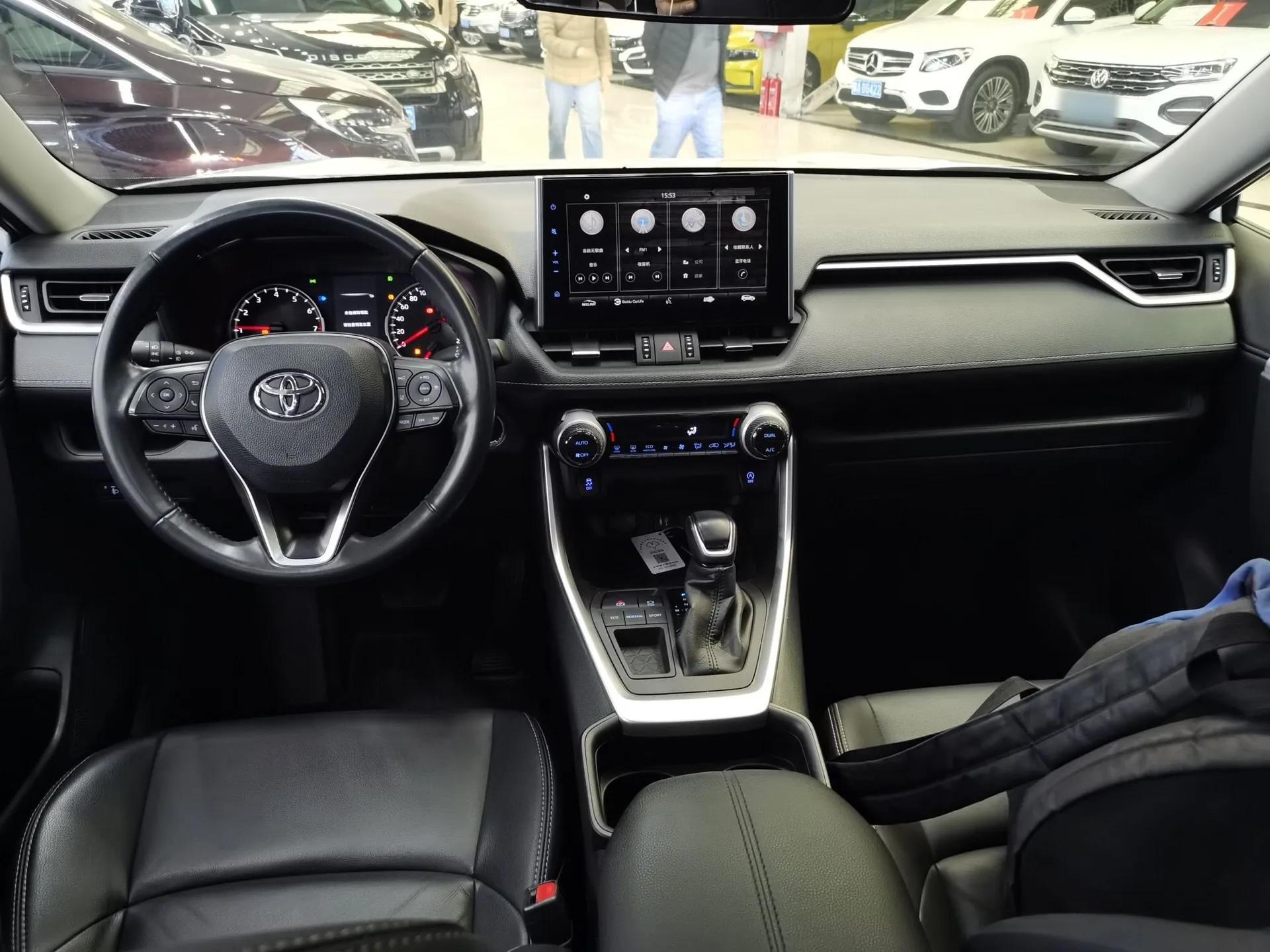 Toyota Wildlander 2021 2.0L CVT Two-Wheel Drive Luxury Edition — миниатюра 14
