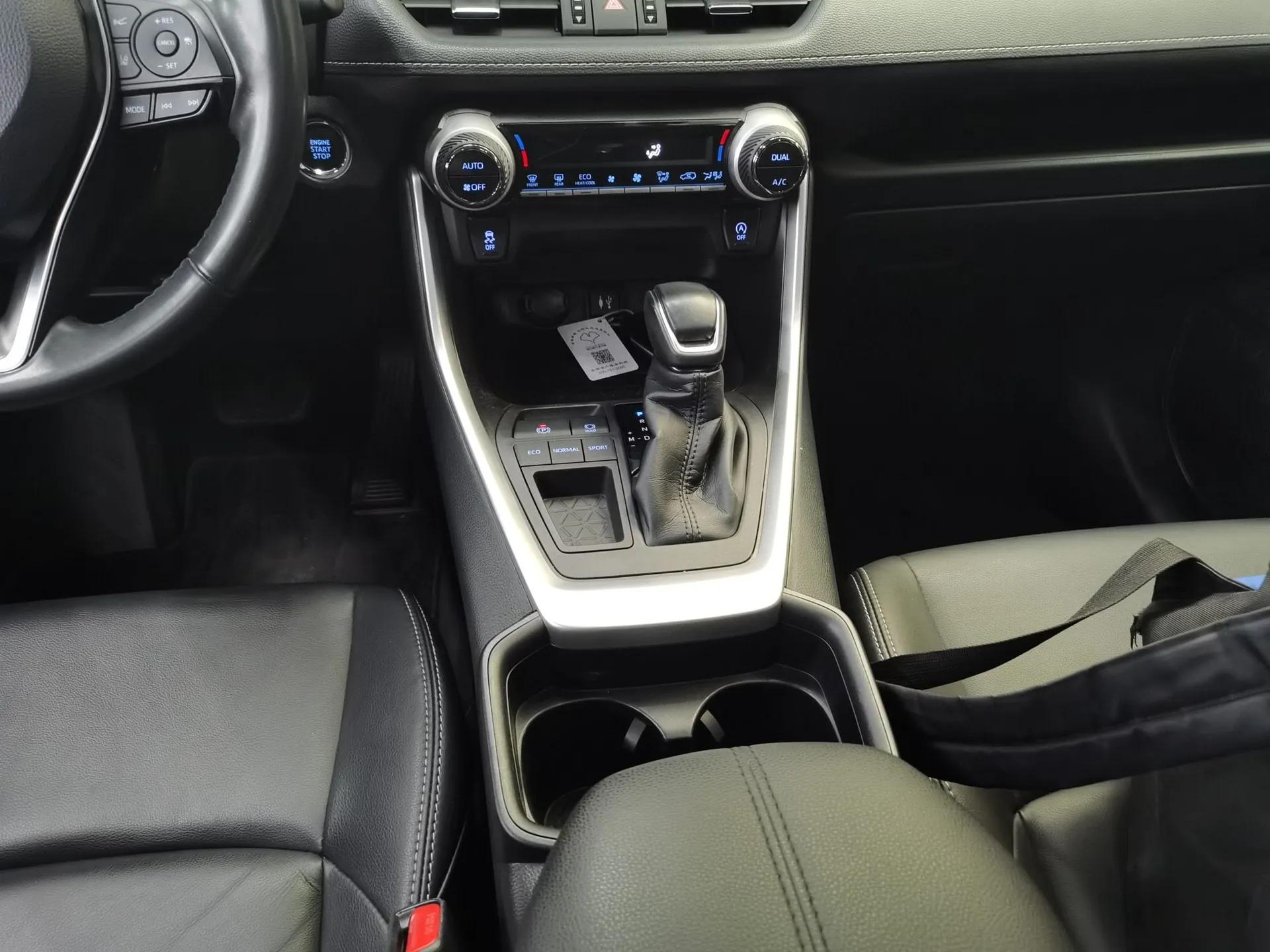 Toyota Wildlander 2021 2.0L CVT Two-Wheel Drive Luxury Edition — миниатюра 18