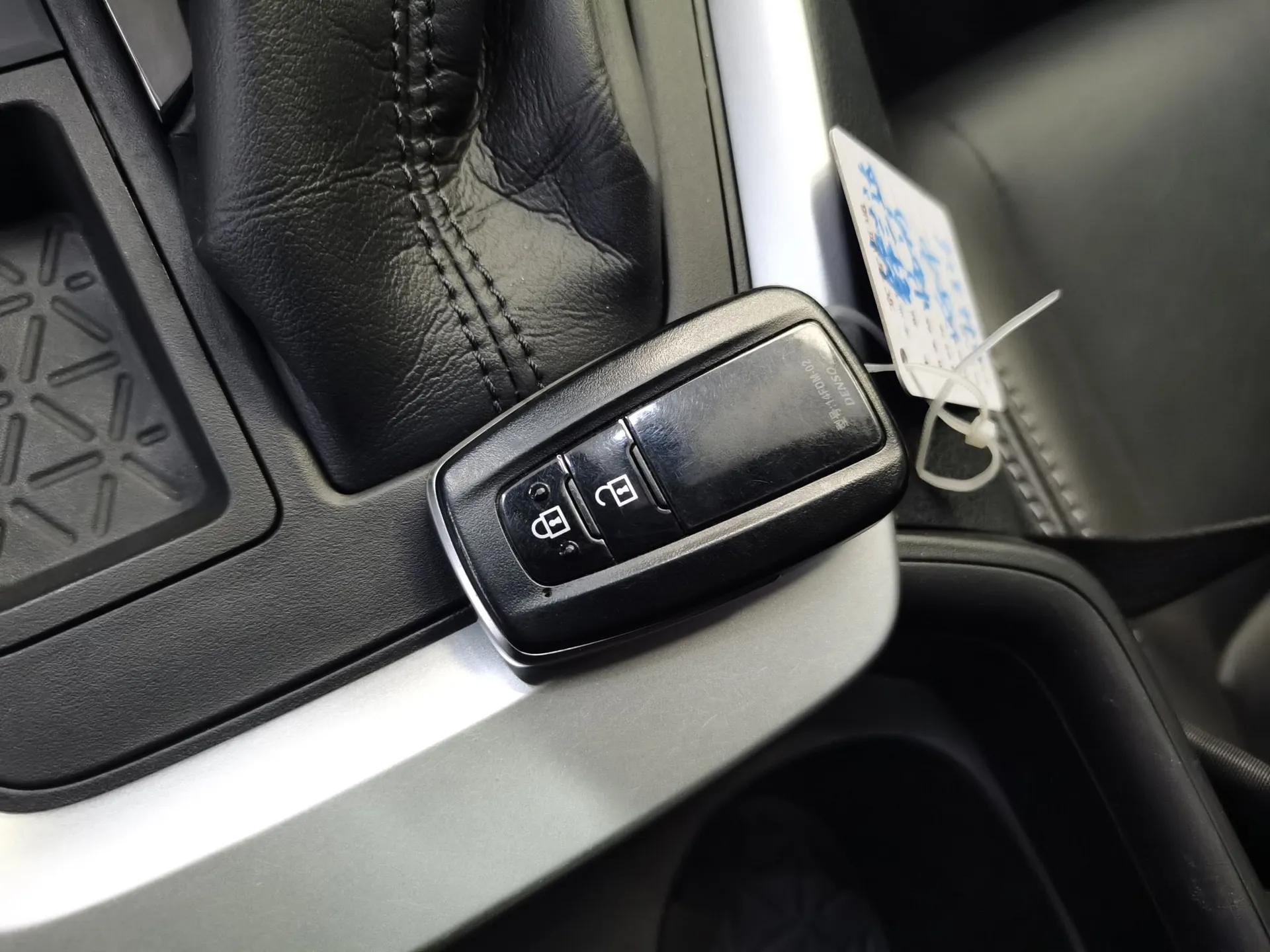 Toyota Wildlander 2021 2.0L CVT Two-Wheel Drive Luxury Edition — миниатюра 24