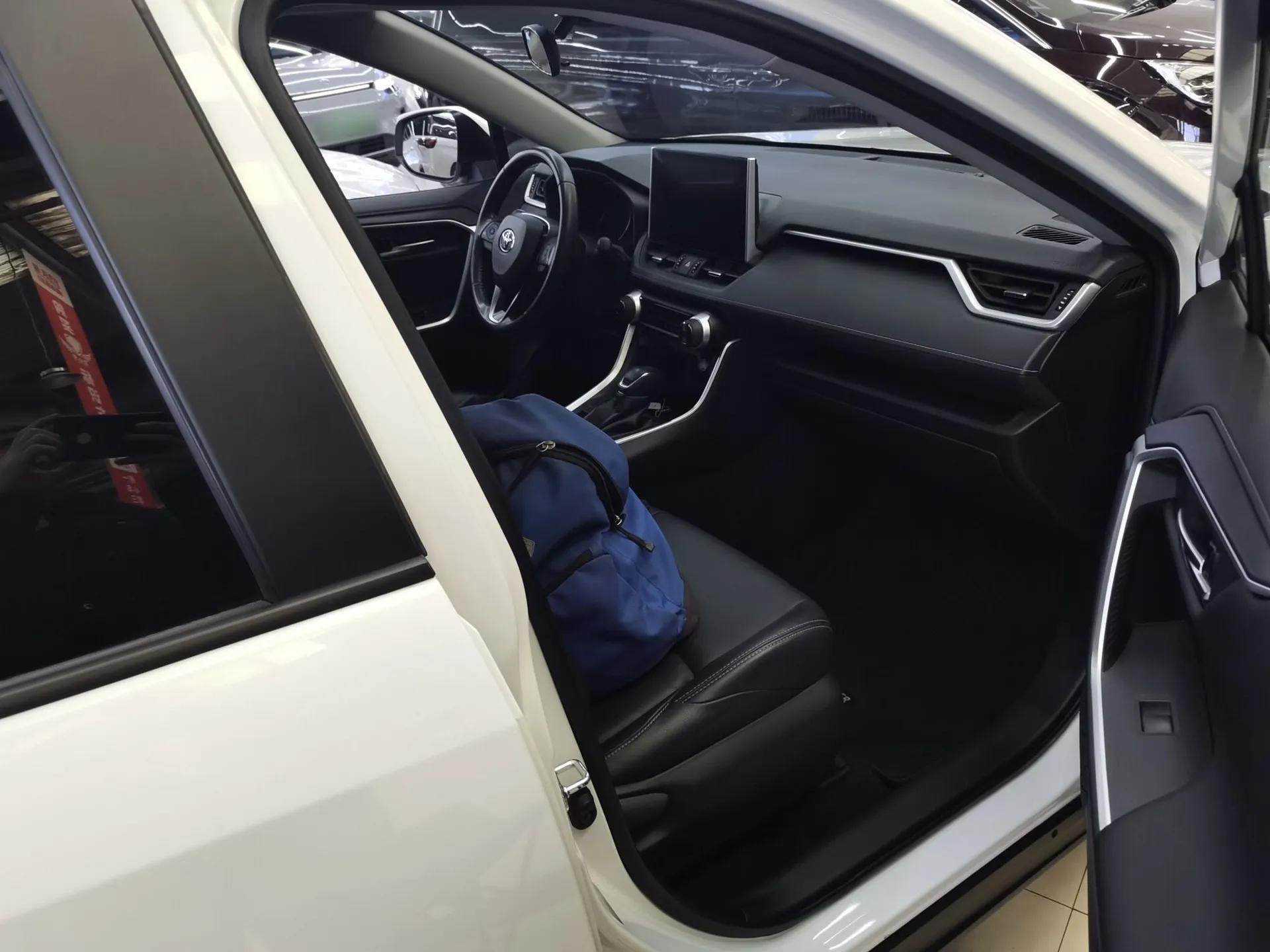 Toyota Wildlander 2021 2.0L CVT Two-Wheel Drive Luxury Edition — миниатюра 25