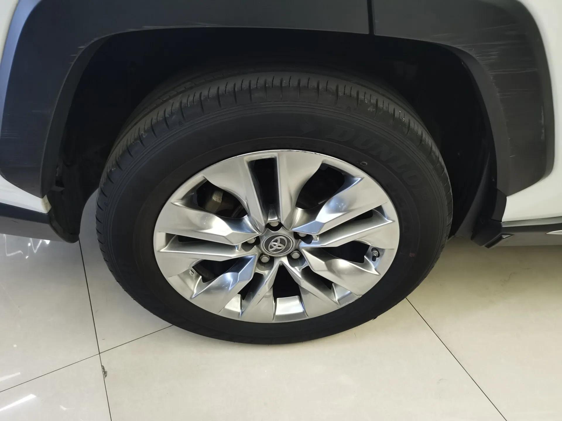 Toyota Wildlander 2021 2.0L CVT Two-Wheel Drive Luxury Edition — миниатюра 4