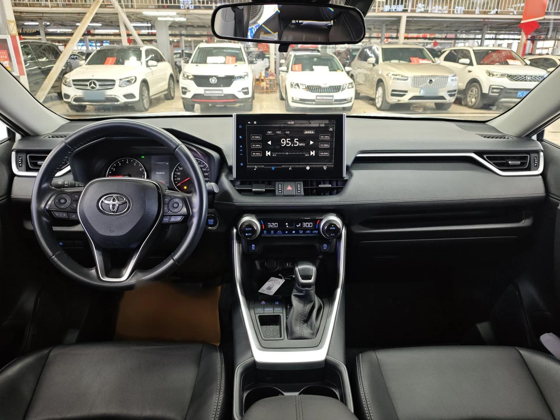 Toyota Wildlander 2021 2.0L CVT Two-Wheel Drive Luxury Edition — миниатюра 7
