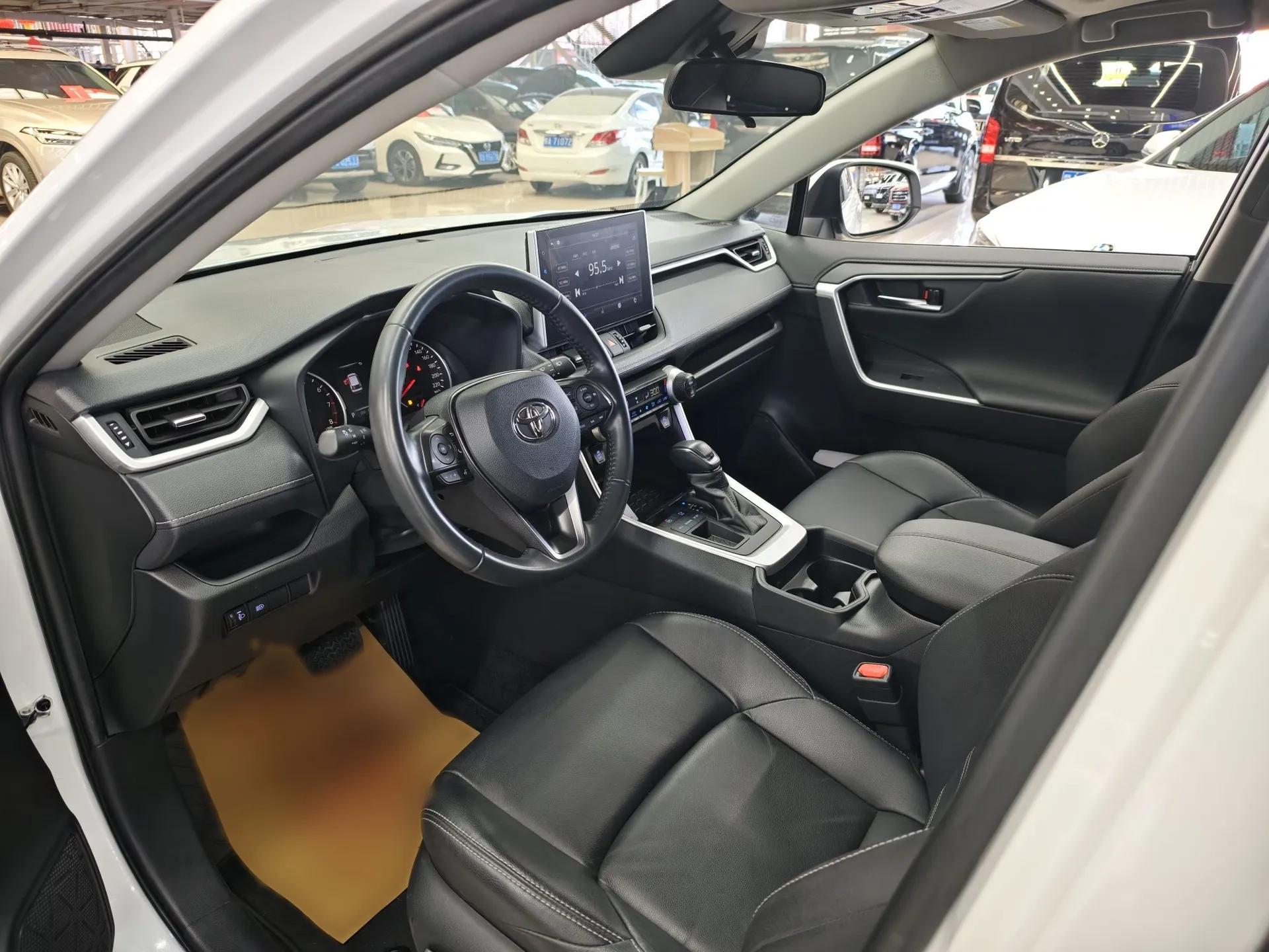 Toyota Wildlander 2021 2.0L CVT Two-Wheel Drive Luxury Edition — миниатюра 9
