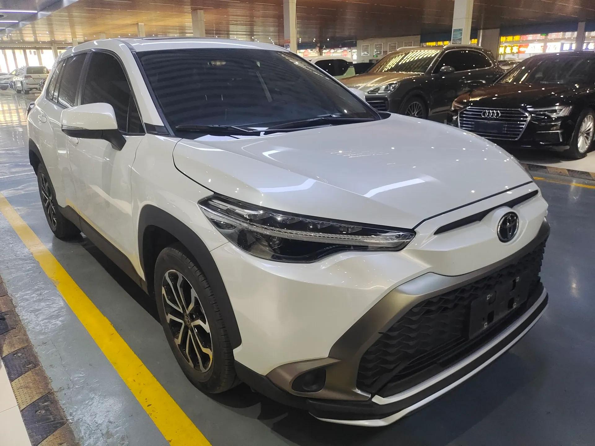 Toyota FRONTLANDER 2022 2.0L CVT Luxury Edition — миниатюра 3