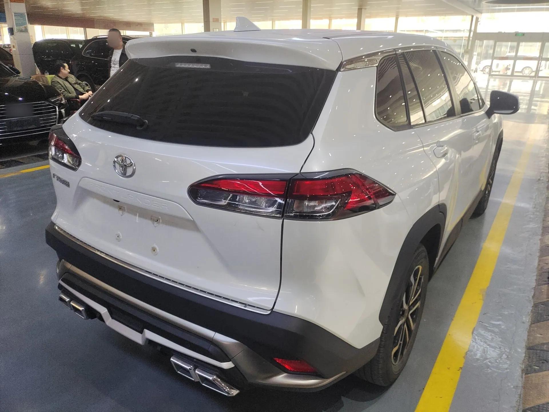 Toyota FRONTLANDER 2022 2.0L CVT Luxury Edition — миниатюра 6