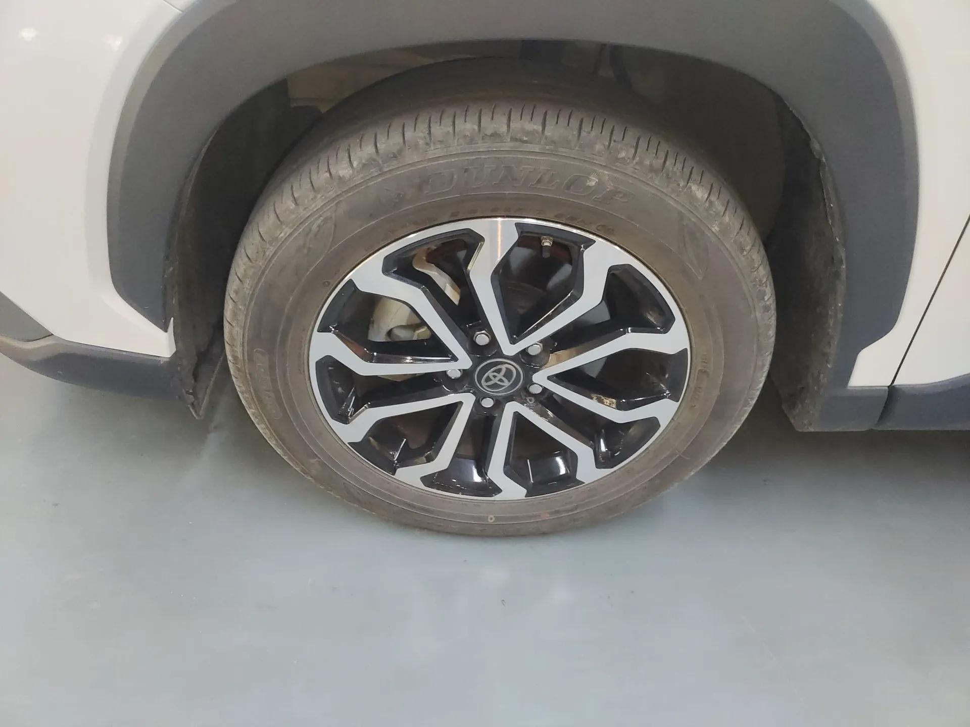 Toyota FRONTLANDER 2022 2.0L CVT Luxury Edition — миниатюра 8