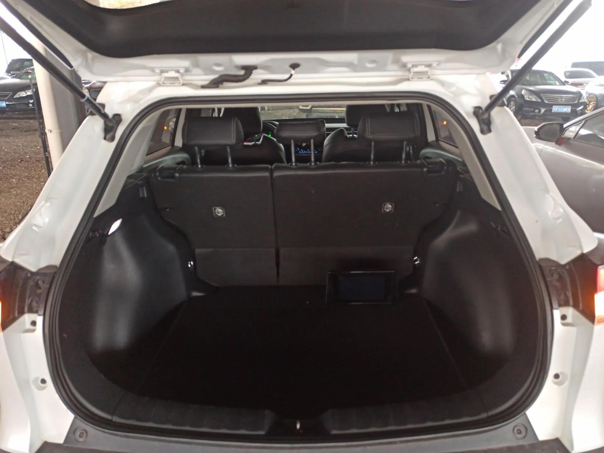 Toyota FRONTLANDER 2022 2.0L CVT Leading Edition — миниатюра 21
