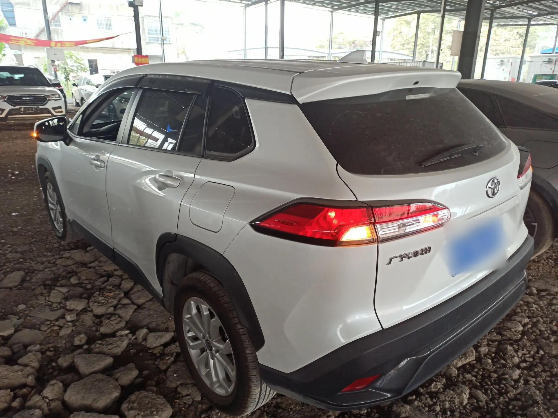 Toyota FRONTLANDER 2022 2.0L CVT Leading Edition — миниатюра 7