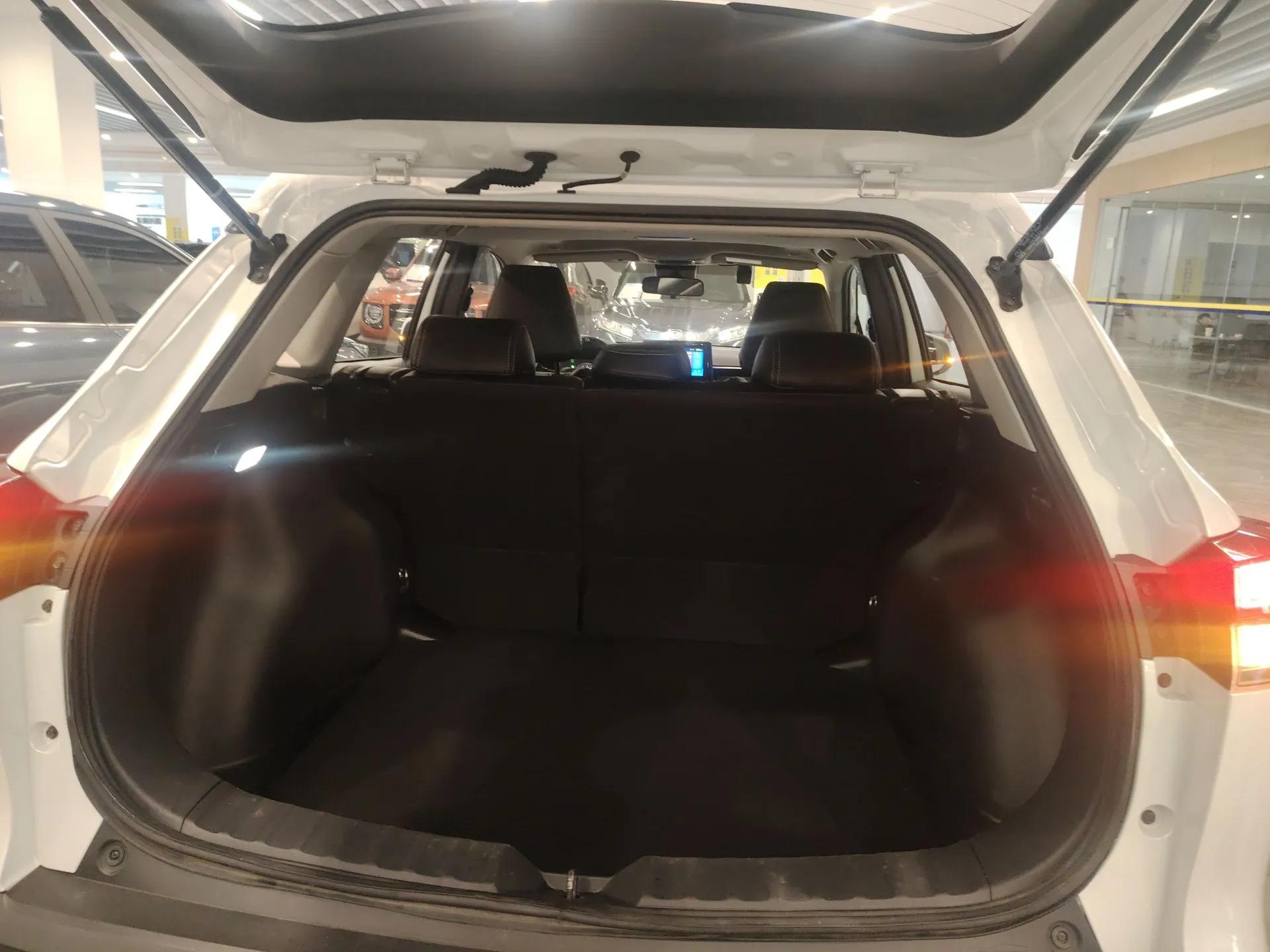 Toyota Corolla Cross 2022 2.0L Luxury Edition — миниатюра 22