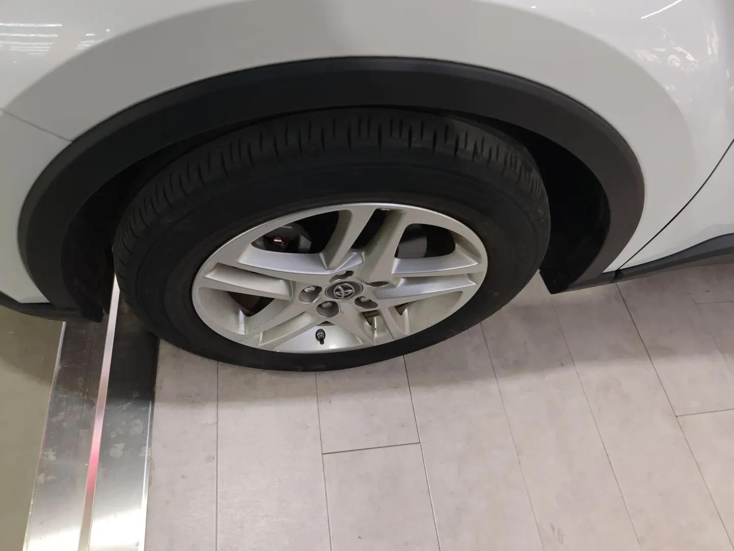 Toyota C-HR 2021 2.0L Comfort Edition — миниатюра 8