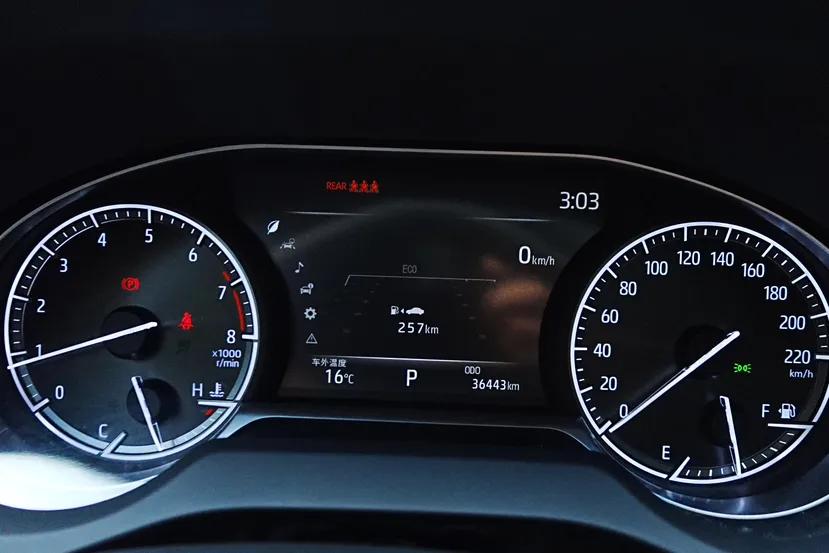 Toyota Harrier 2022 2.0L CVT Two-Wheel Drive Deluxe Edition — миниатюра 11
