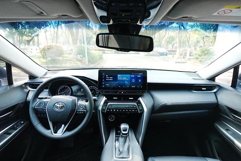Toyota Harrier 2022 2.0L CVT Two-Wheel Drive Deluxe Edition — миниатюра 12
