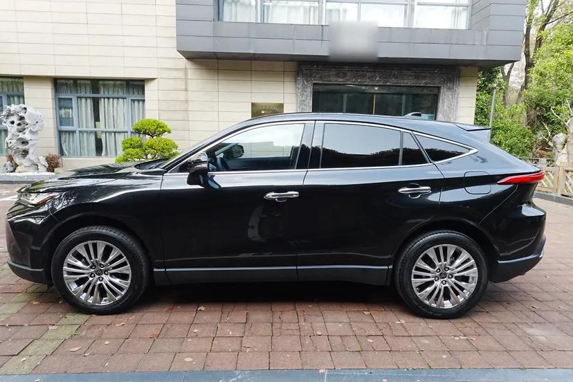 Toyota Harrier 2022 2.0L CVT Two-Wheel Drive Deluxe Edition — миниатюра 3
