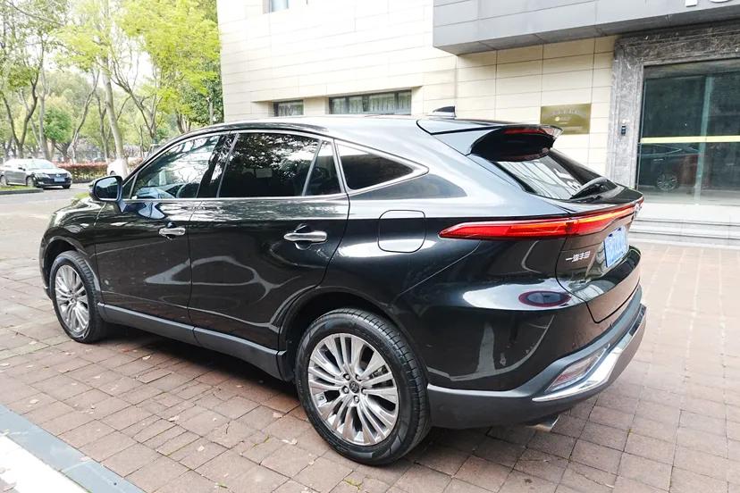 Toyota Harrier 2022 2.0L CVT Two-Wheel Drive Deluxe Edition — миниатюра 4