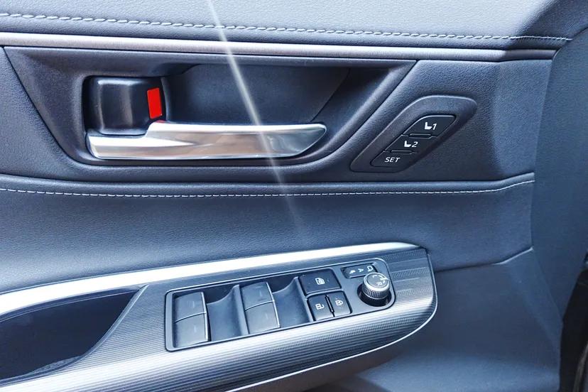 Toyota Harrier 2022 2.0L CVT Two-Wheel Drive Deluxe Edition — миниатюра 8