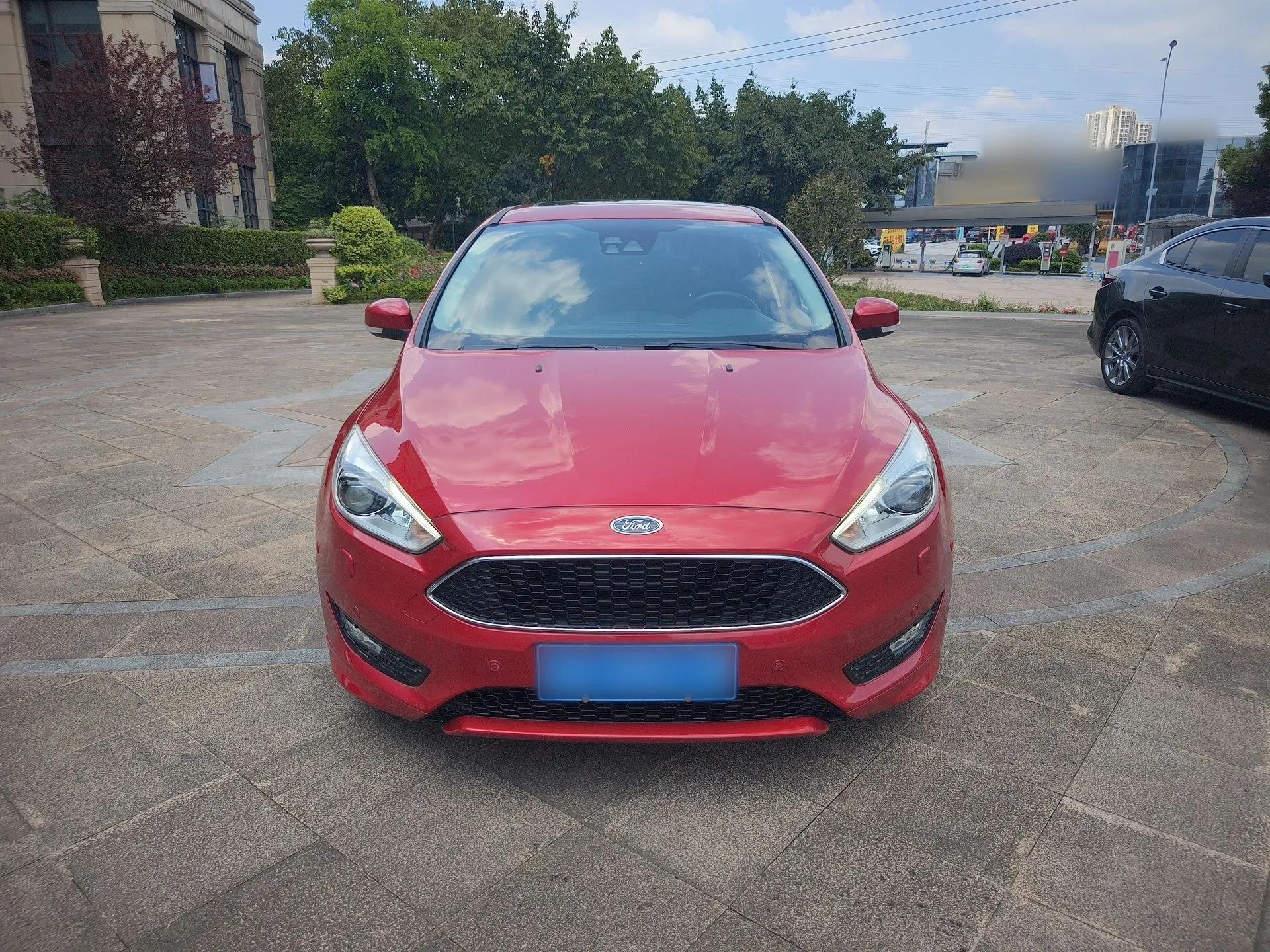 Ford Focus 2015 Hatchback EcoBoost 180 Automatic Sport Model — миниатюра 2