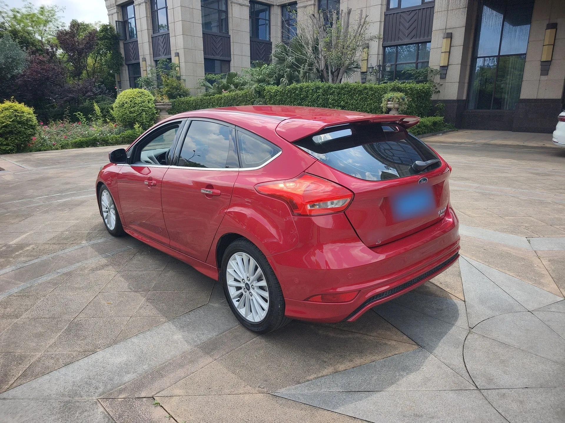 Ford Focus 2015 Hatchback EcoBoost 180 Automatic Sport Model — миниатюра 4