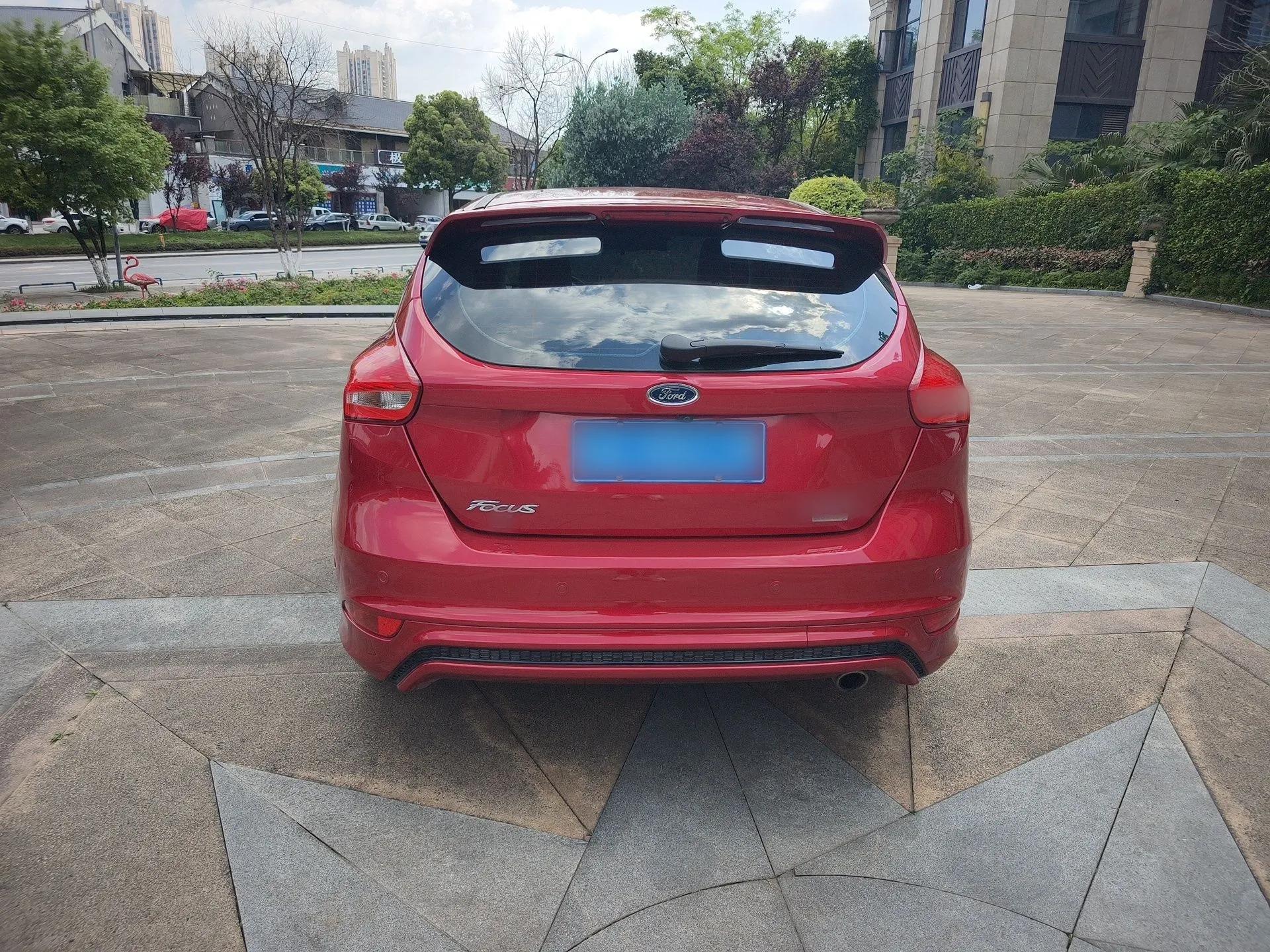 Ford Focus 2015 Hatchback EcoBoost 180 Automatic Sport Model — миниатюра 5