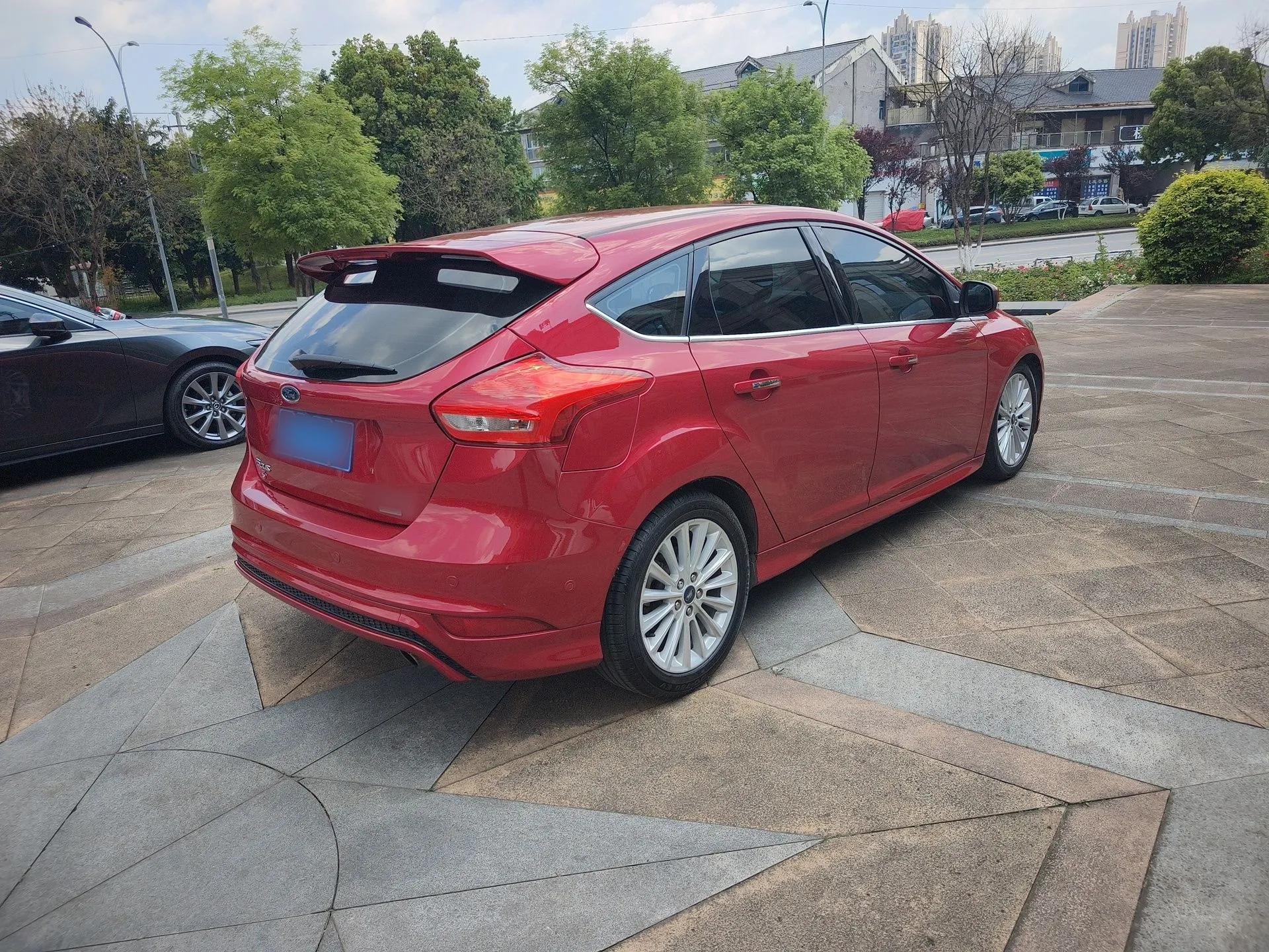 Ford Focus 2015 Hatchback EcoBoost 180 Automatic Sport Model — миниатюра 6