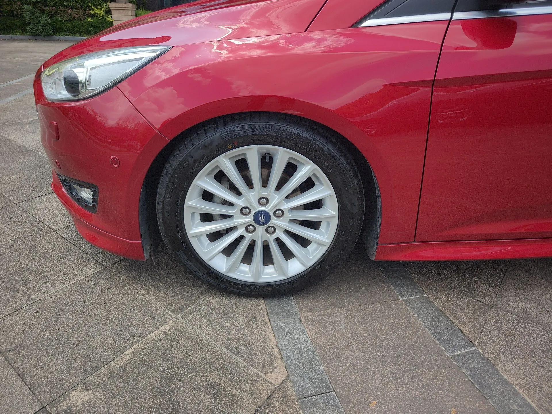 Ford Focus 2015 Hatchback EcoBoost 180 Automatic Sport Model — миниатюра 8
