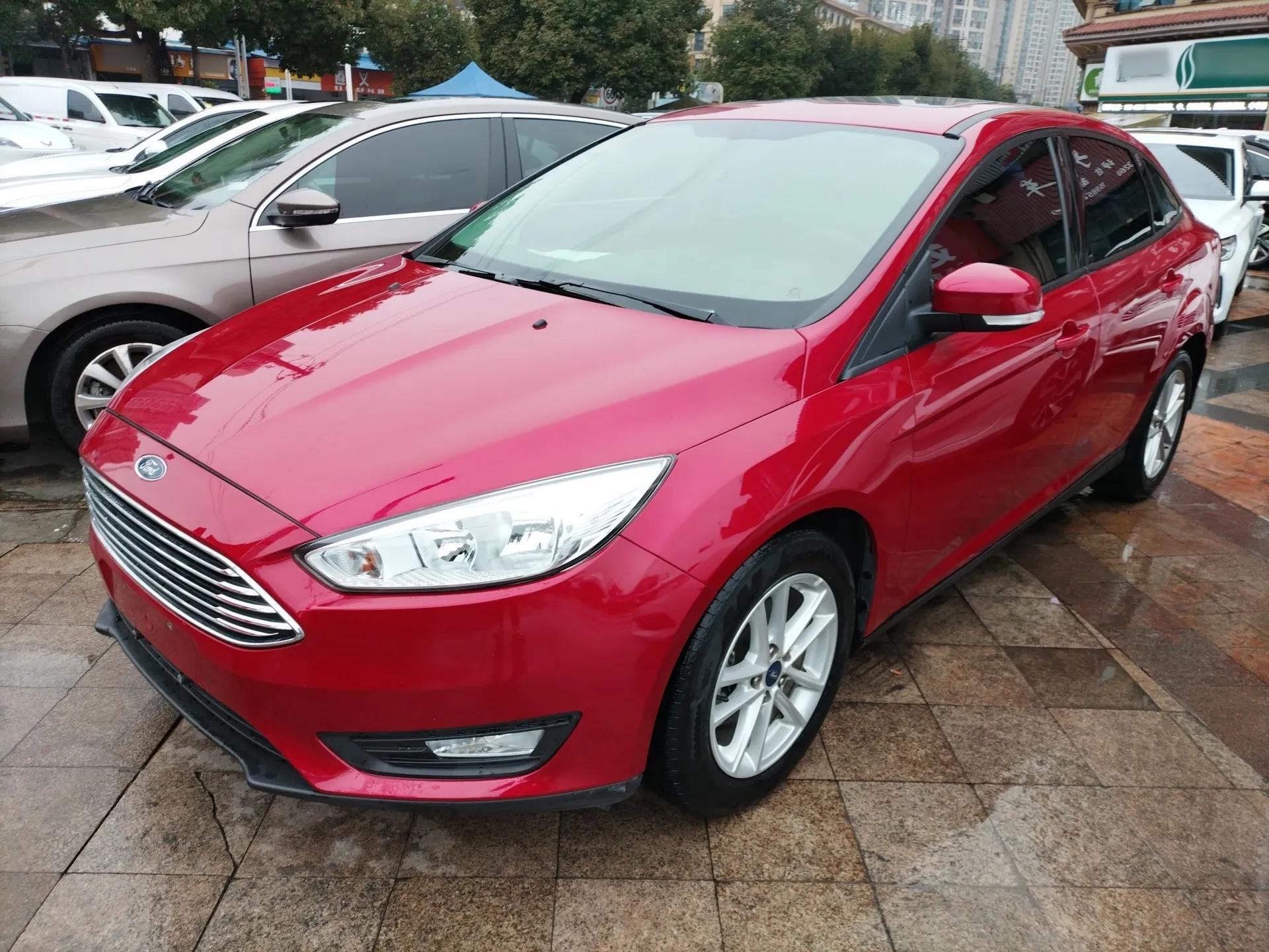 Ford Focus 2018 Sedan Classic 1.6L Automatic Trendy SmartDrive Edition — миниатюра 1